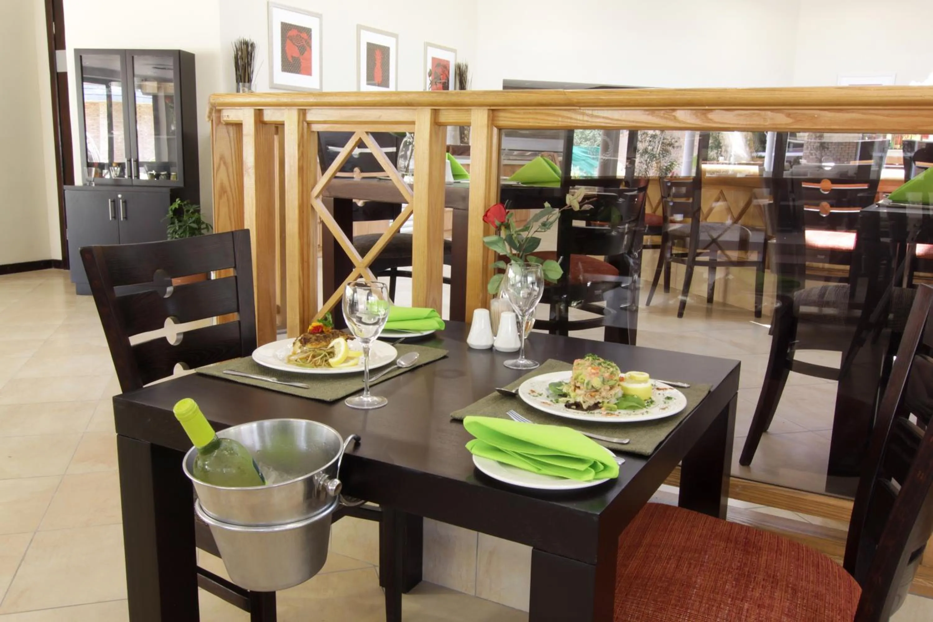 Restaurant/places to eat in Cresta Lodge Gaborone