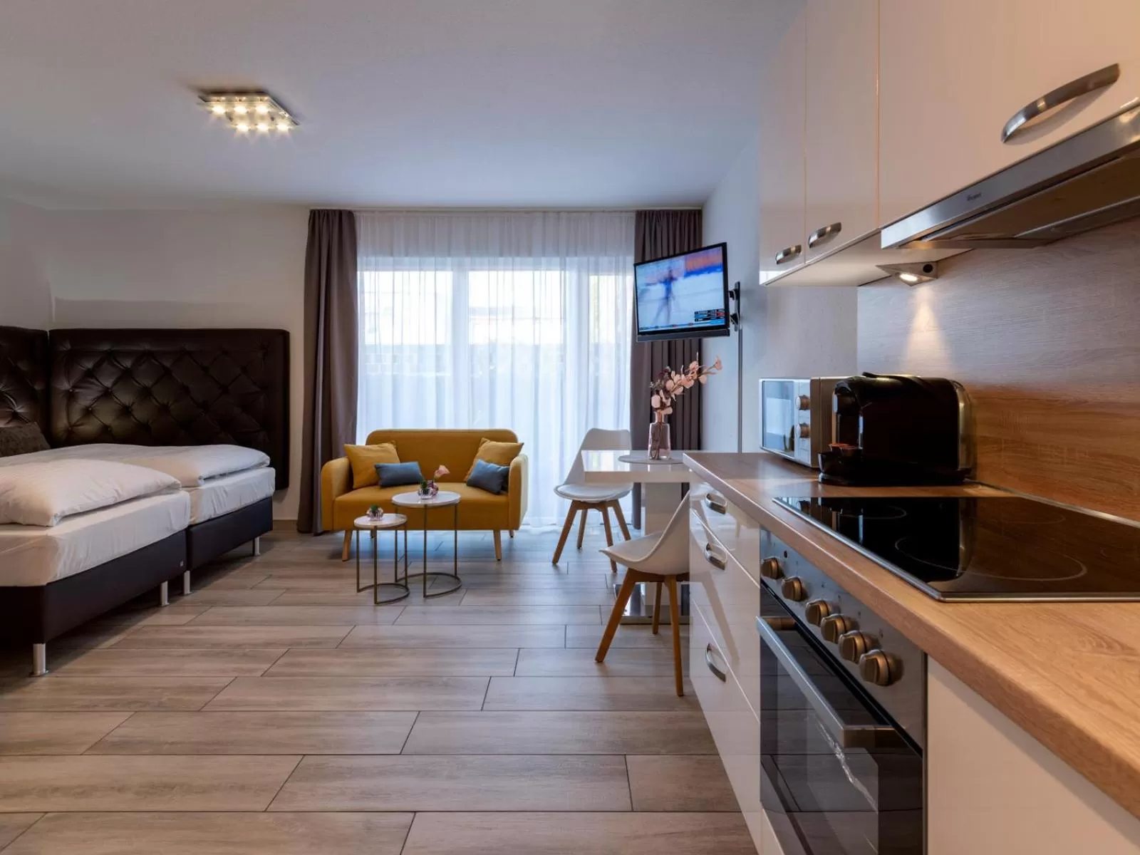 Kitchen/Kitchenette in GLEUEL INN - digital hotel & serviced apartments & boardinghouse mit voll ausgestatteten Küchen