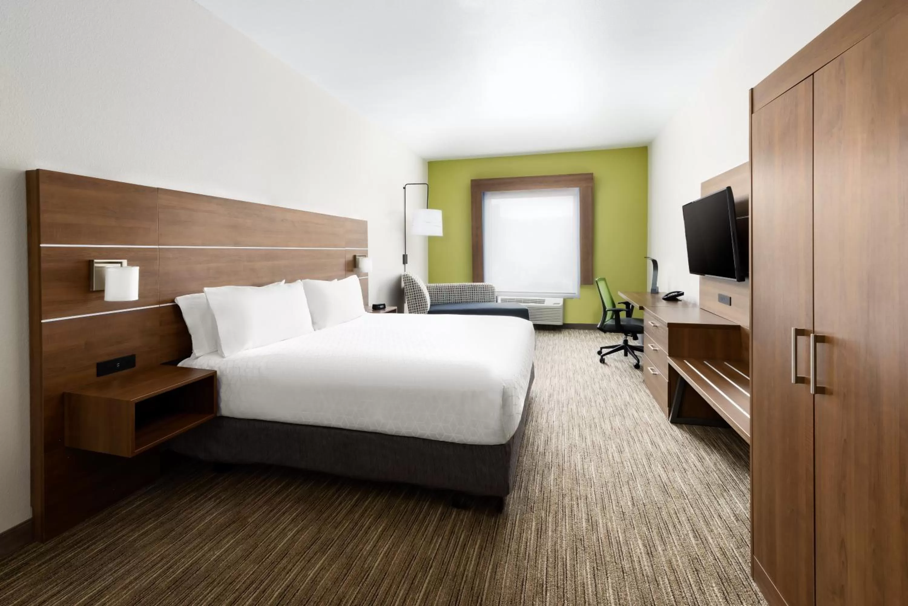 Photo of the whole room in Holiday Inn Express & Suites Oakhurst-Yosemite Park Area by IHG