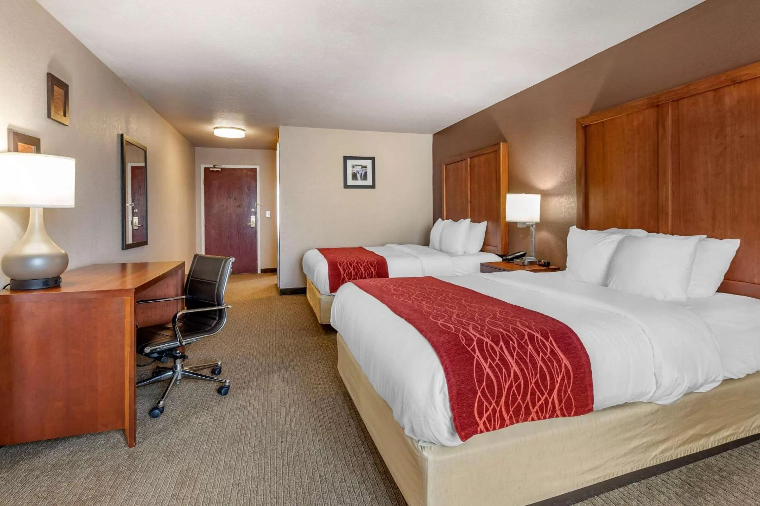 Photo of the whole room, Bed in Comfort Inn & Suites Lawrenceburg