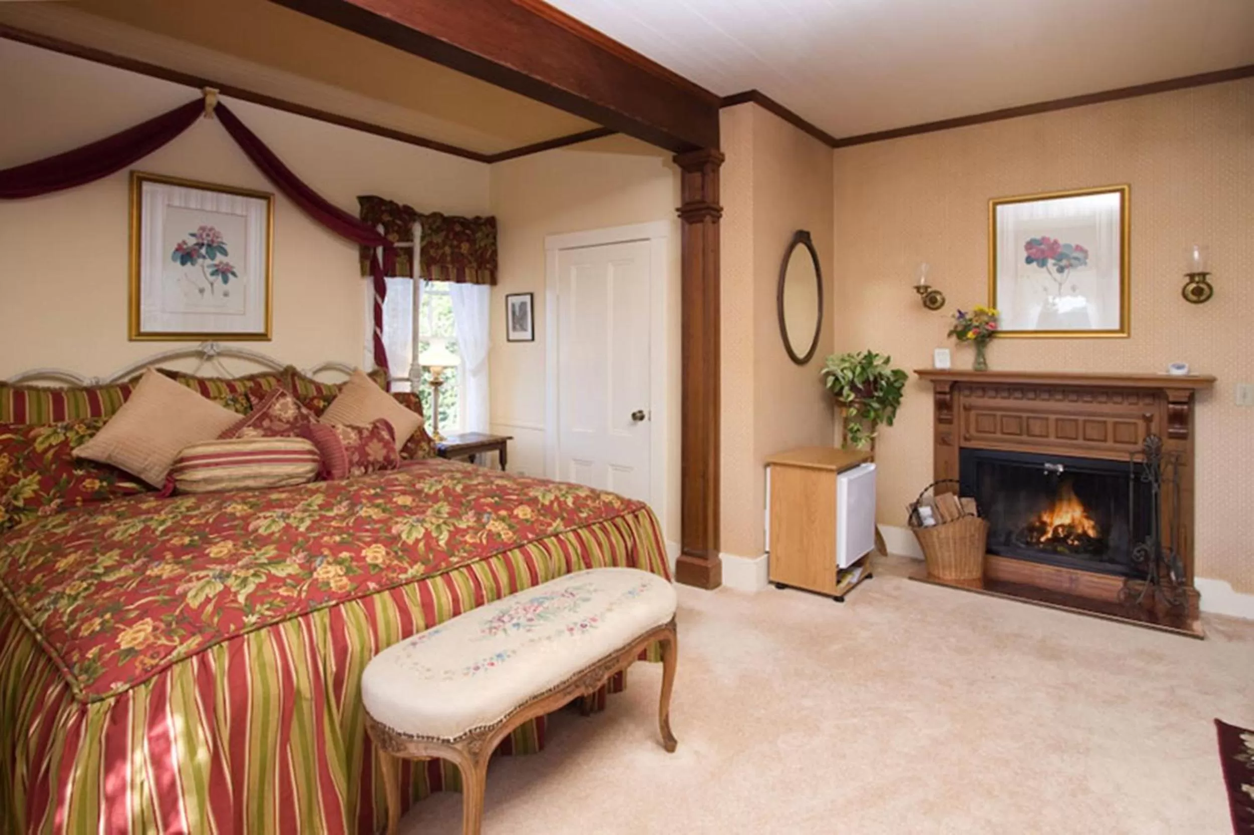 Bessie Strauss Room - King Room with Ocean View in Headlands Inn Bed and Breakfast
