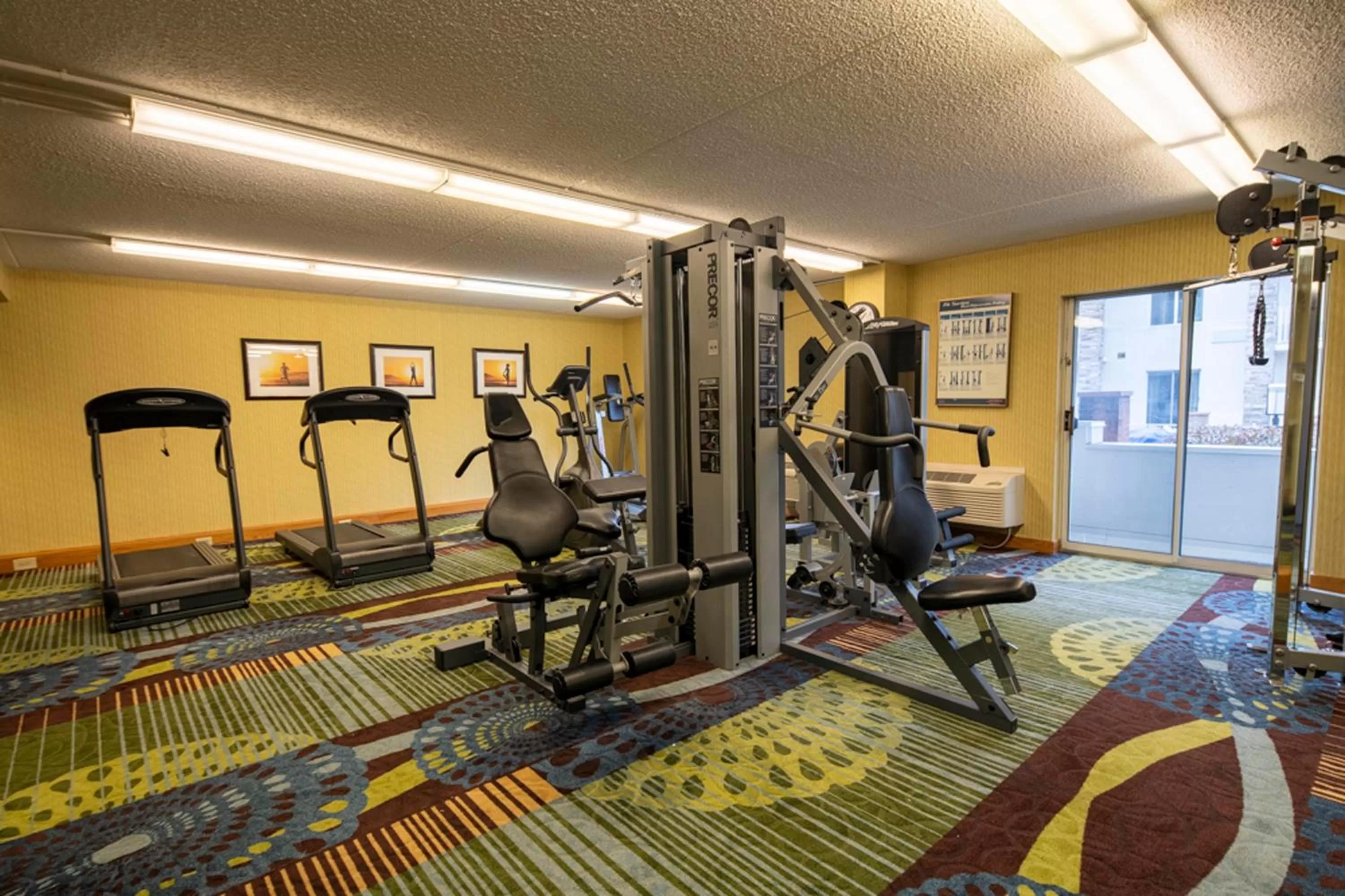 Fitness centre/facilities in Holiday Inn Express Hotel & Suites Pittsburgh Airport by IHG