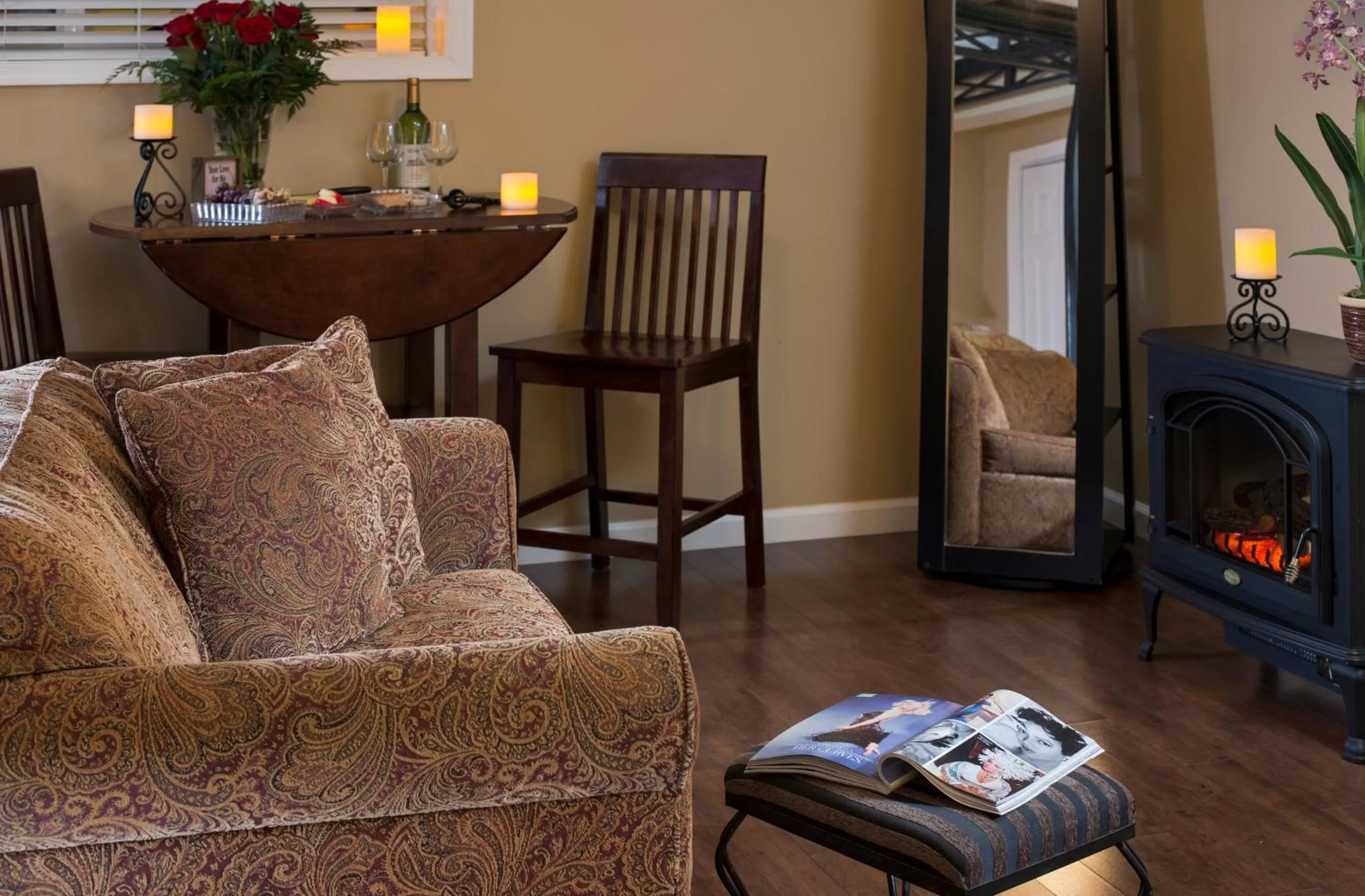 Seating area in 1825 Inn Bed and Breakfast