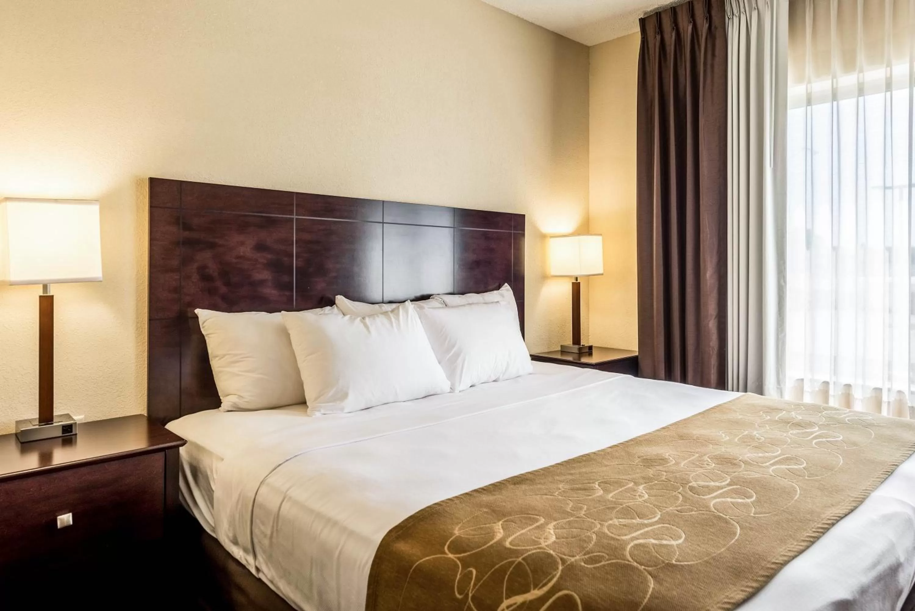 Bedroom in Comfort Suites Marion North