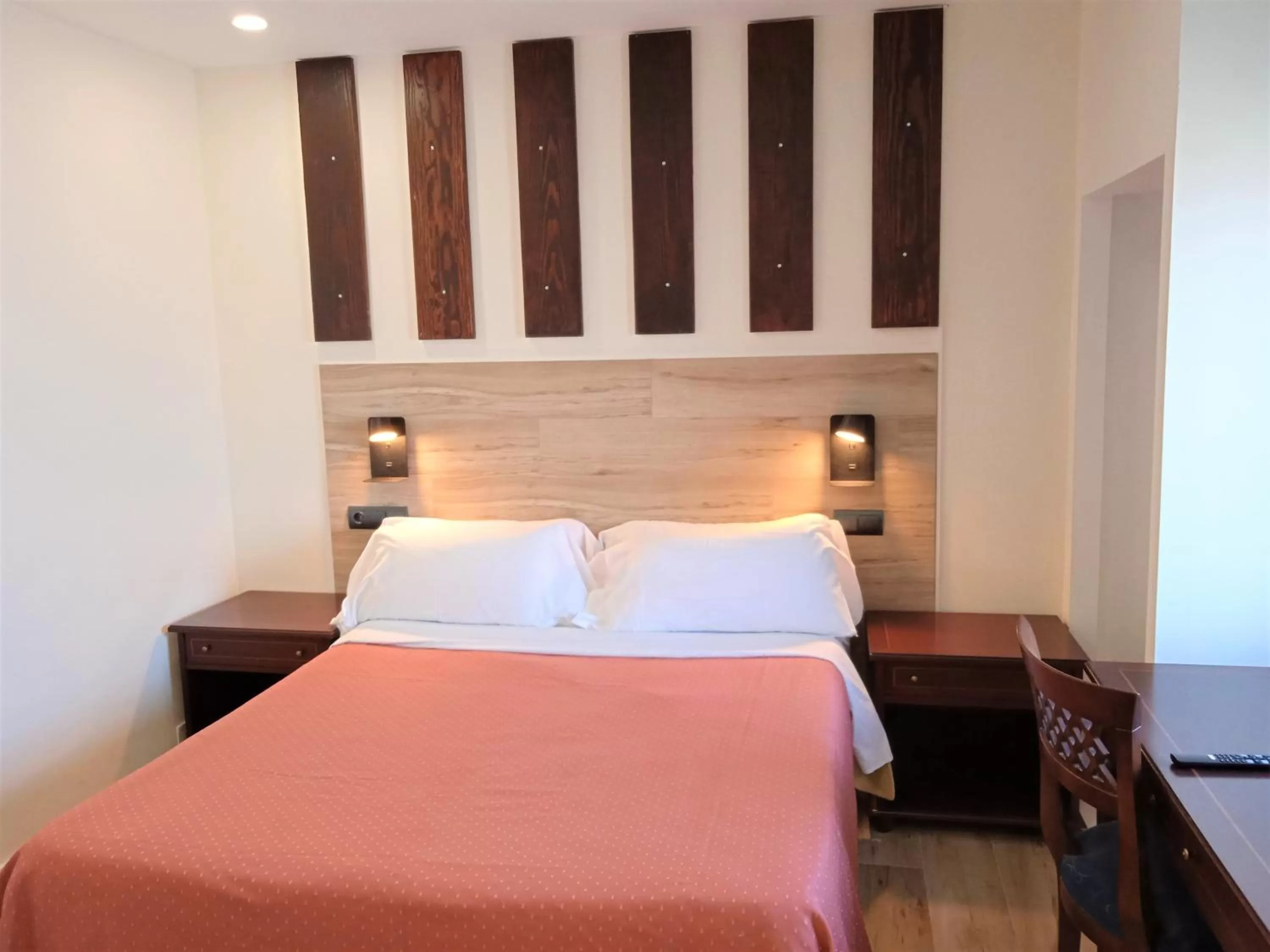 Photo of the whole room, Bed in Hotel 153