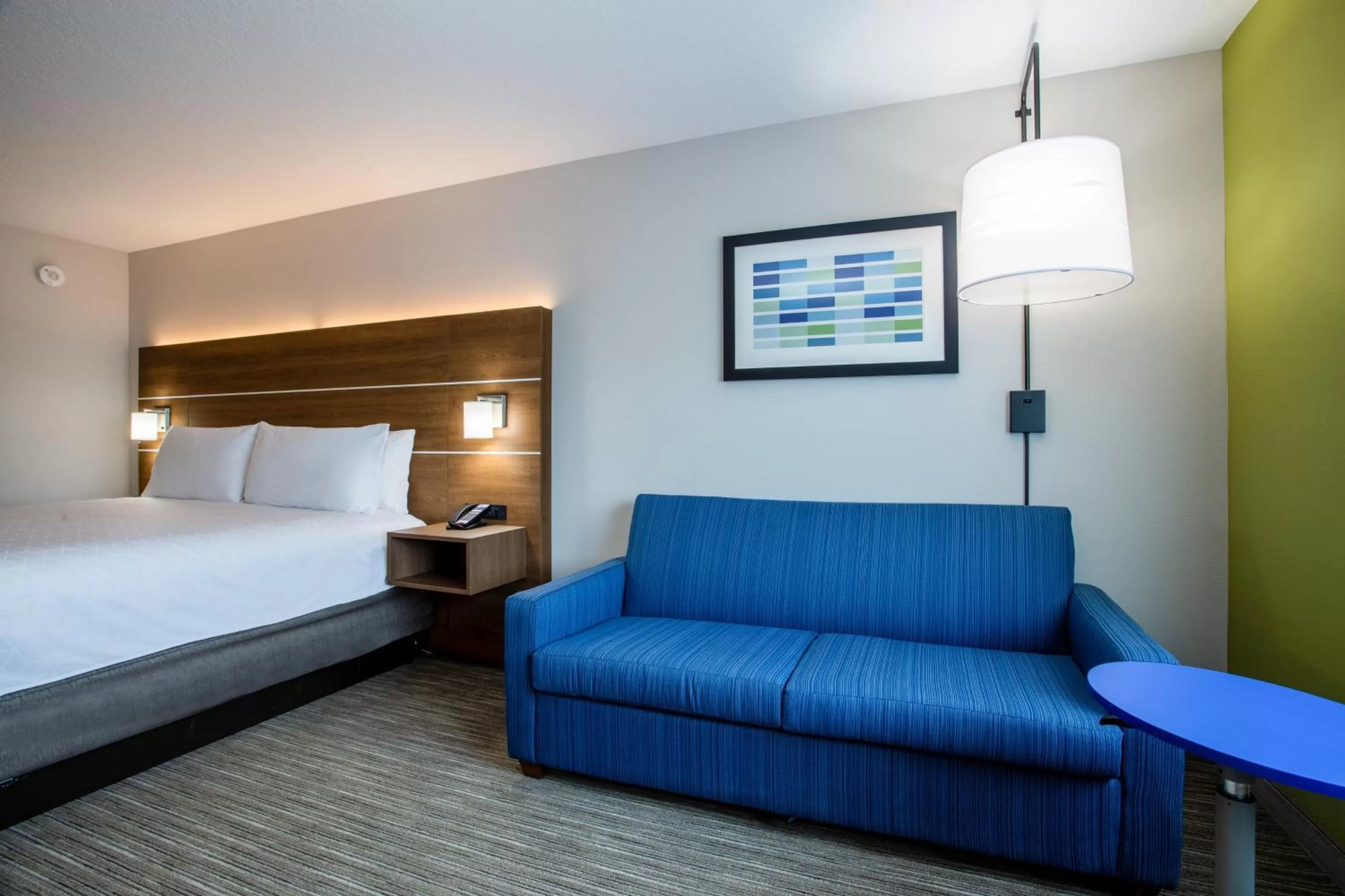 Bedroom, Bed in Holiday Inn Express & Suites - Deland South by IHG