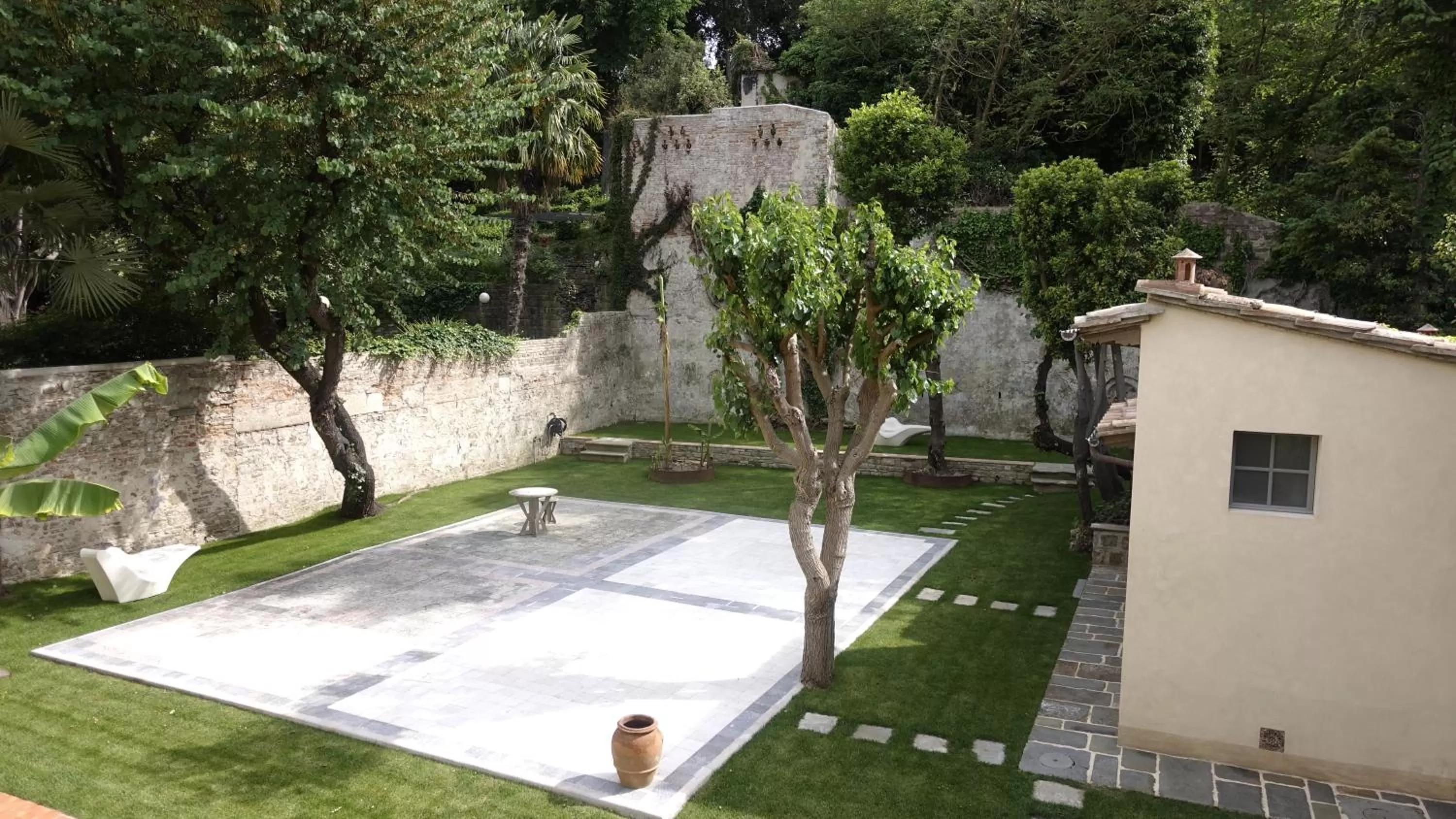 Garden in Numa Florence Palazzo San Niccolò