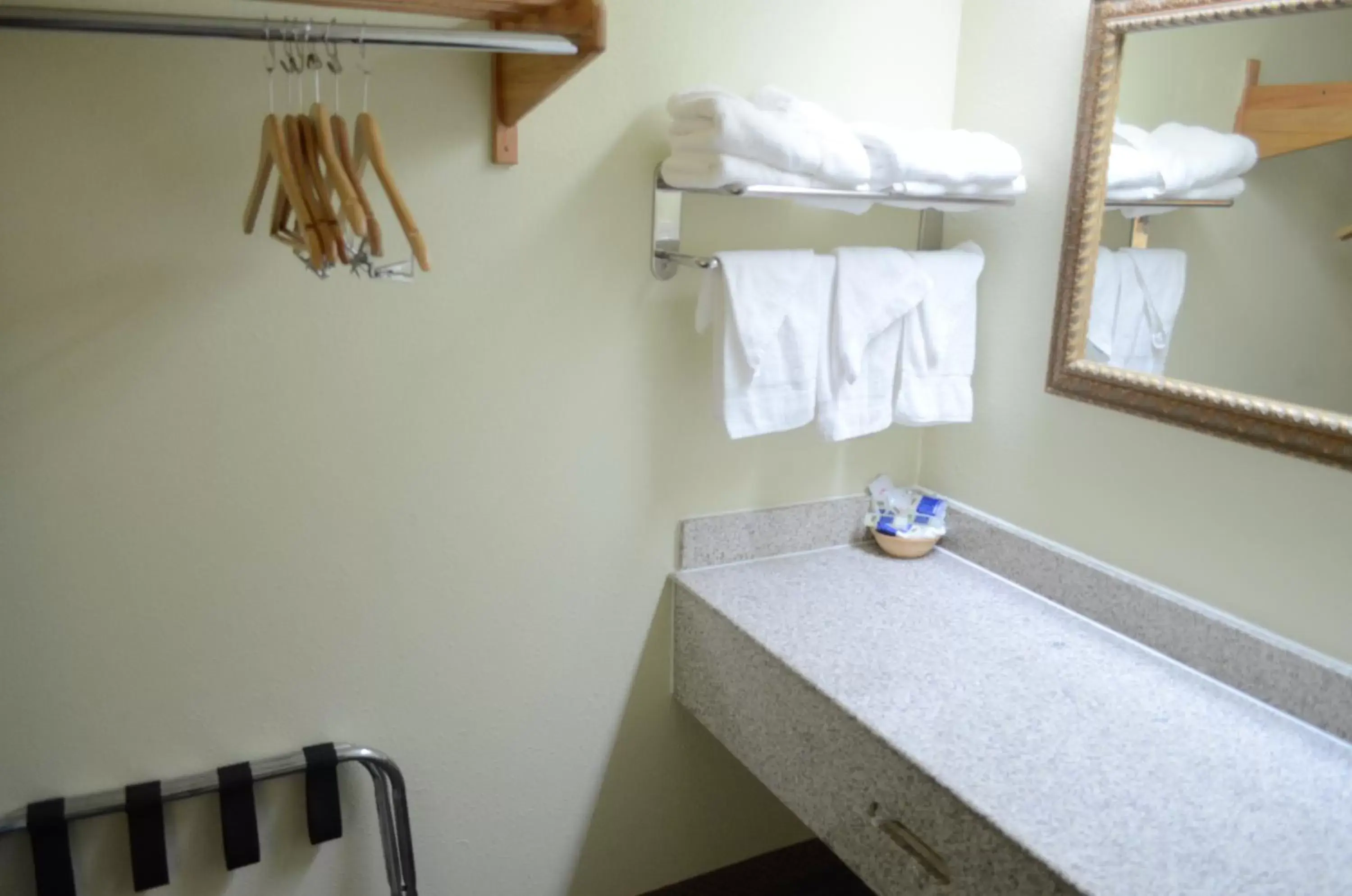 Double Room with Two Double Beds in Scottish Inn and Suites NRG Park/Texas Medical Center - Houston Double Room with Two Double Beds in Scottish Inn and Suites NRG Park/Texas Medical Center - Houston