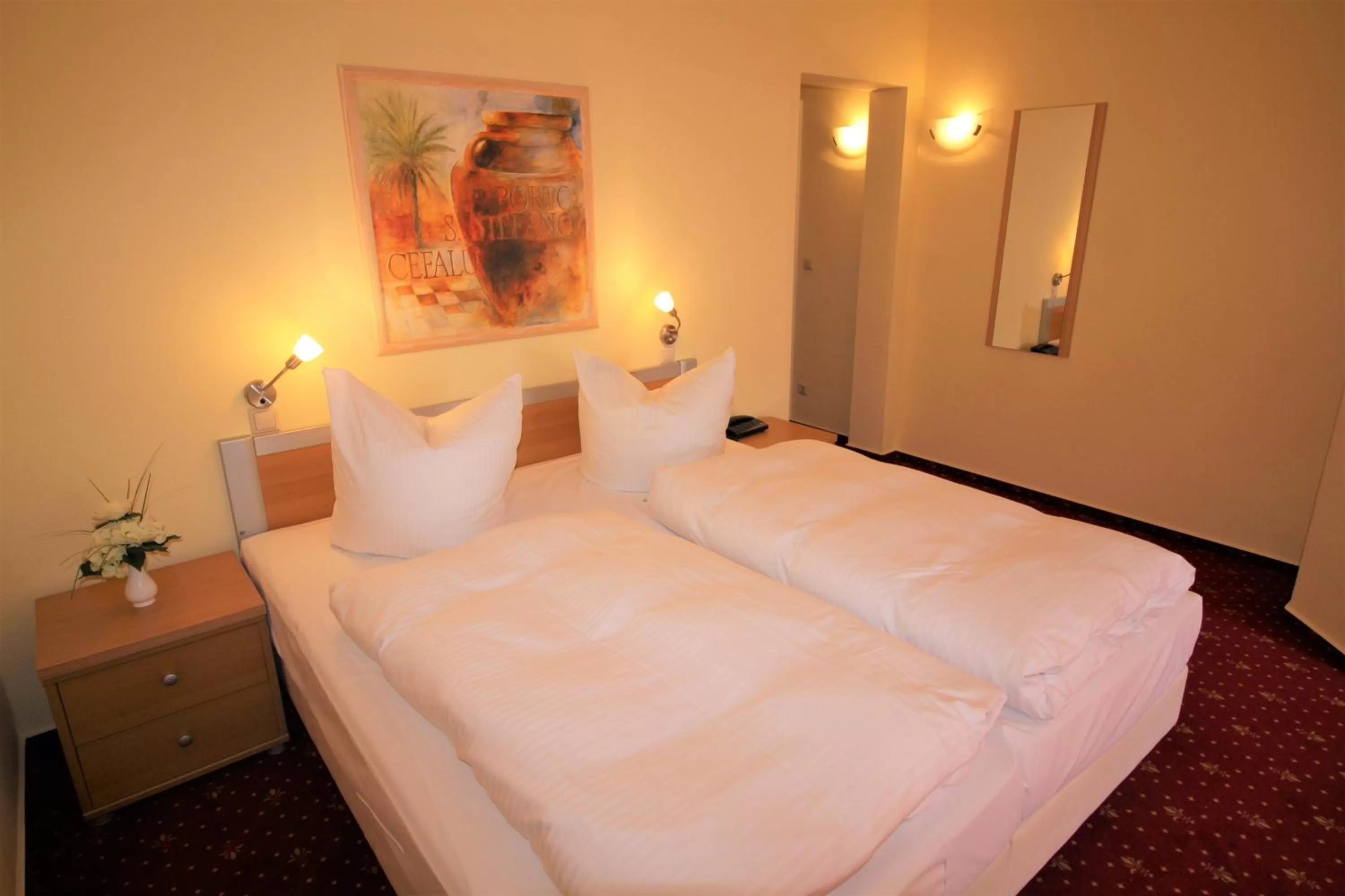 Photo of the whole room, Bed in Parkhotel Klüschenberg