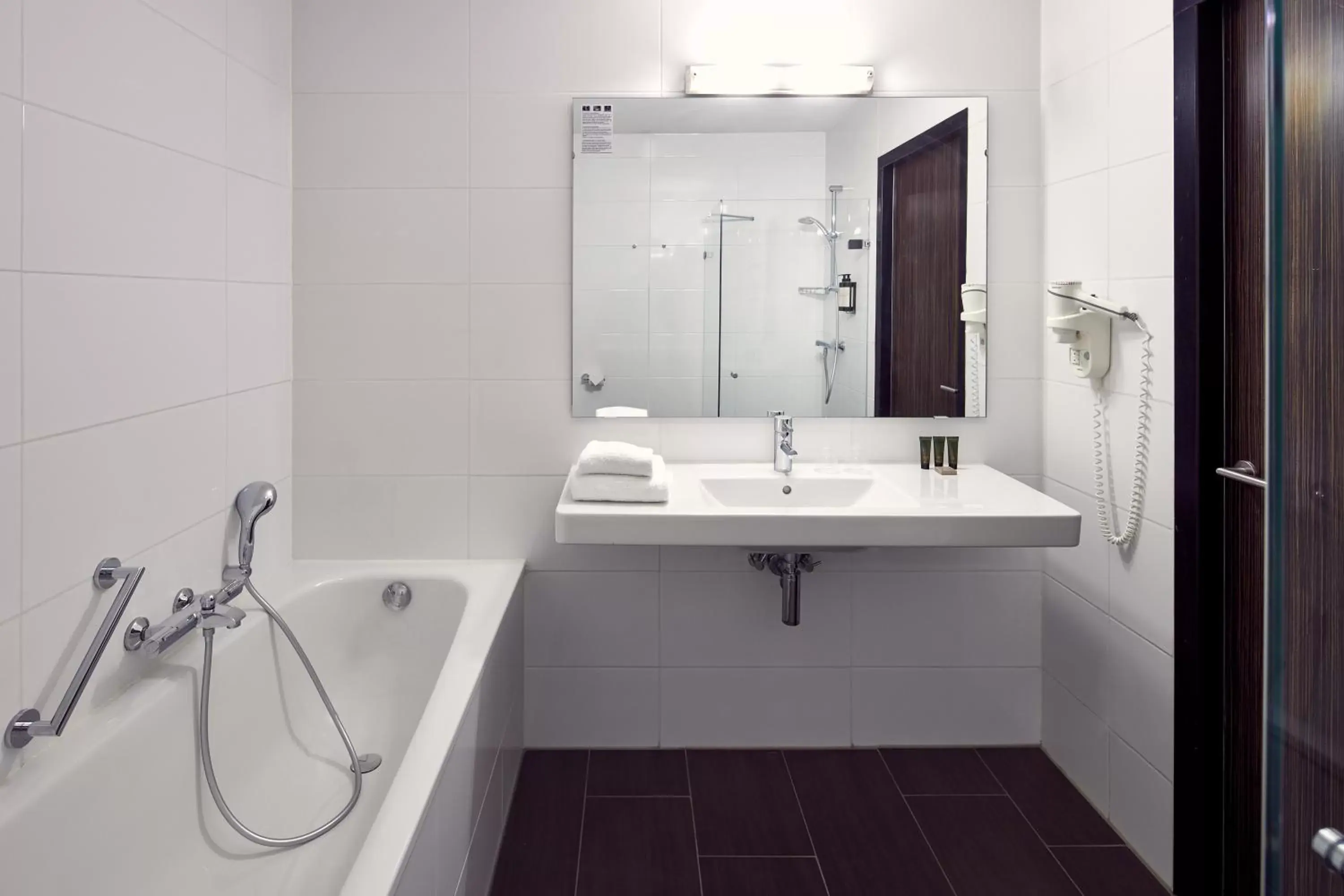 Deluxe Double Room in Van der Valk Hotel Arnhem Deluxe Double Room in Van der Valk Hotel Arnhem