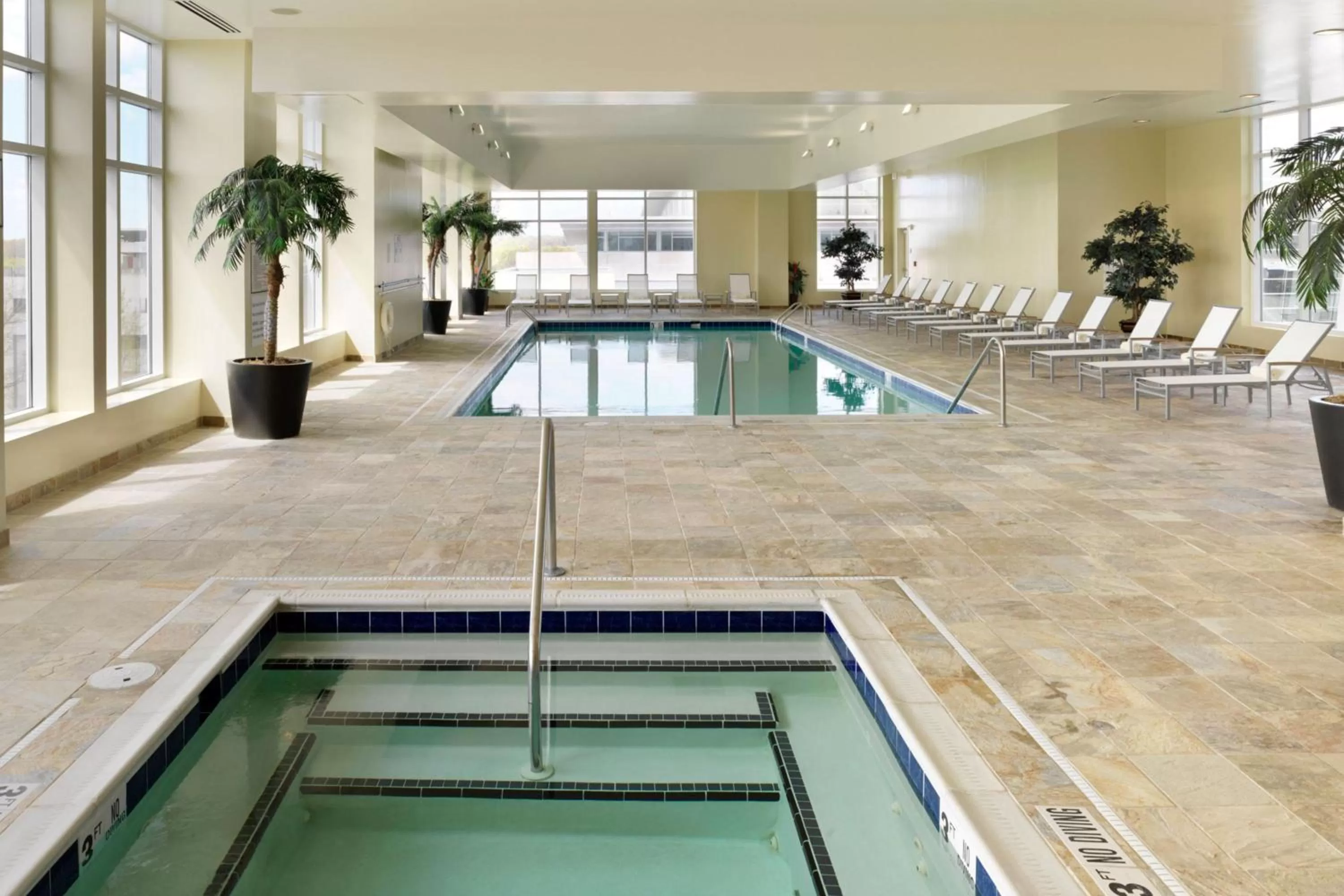 Swimming pool in Raleigh Marriott City Center