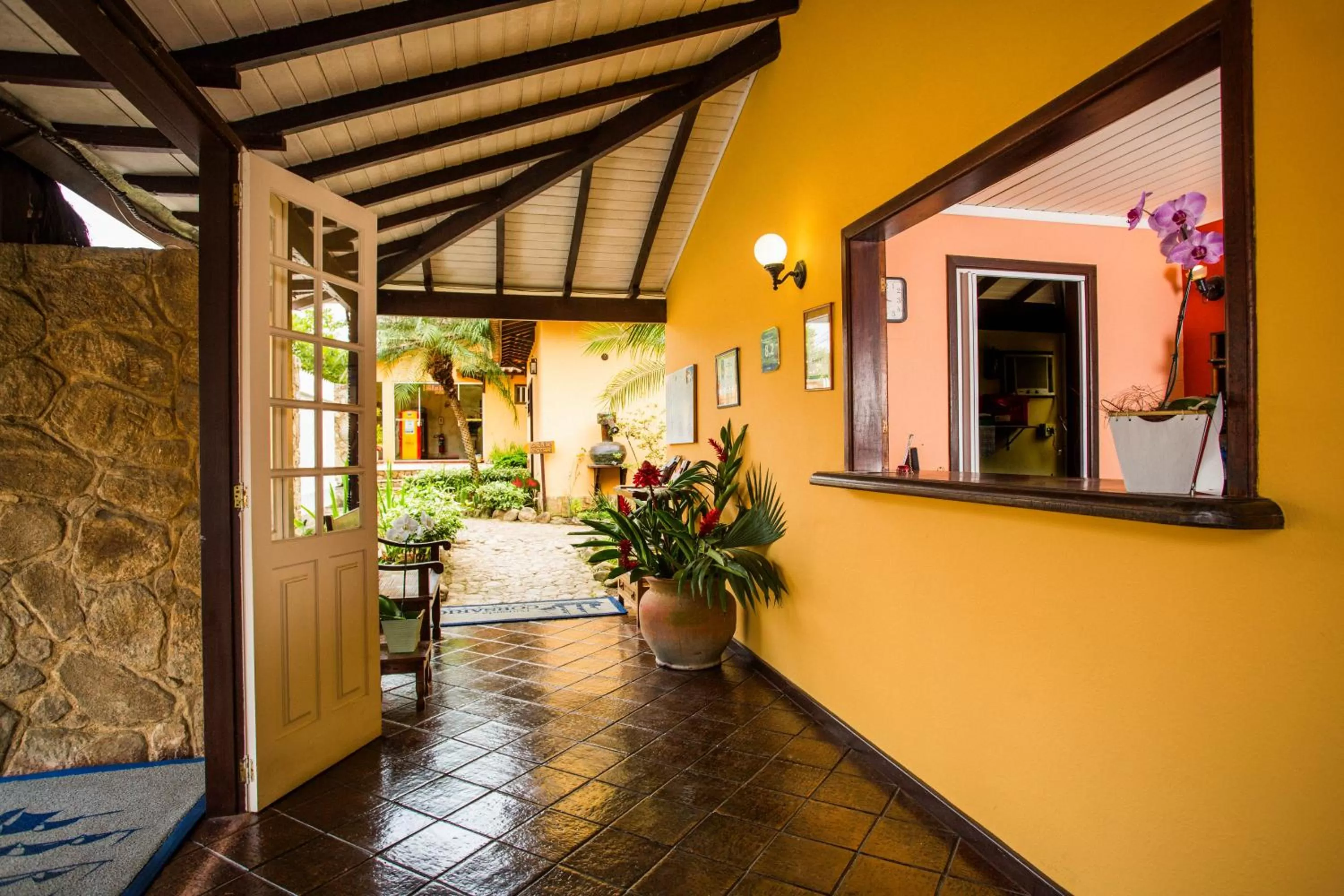 Lobby or reception in Pousada Corsario Paraty