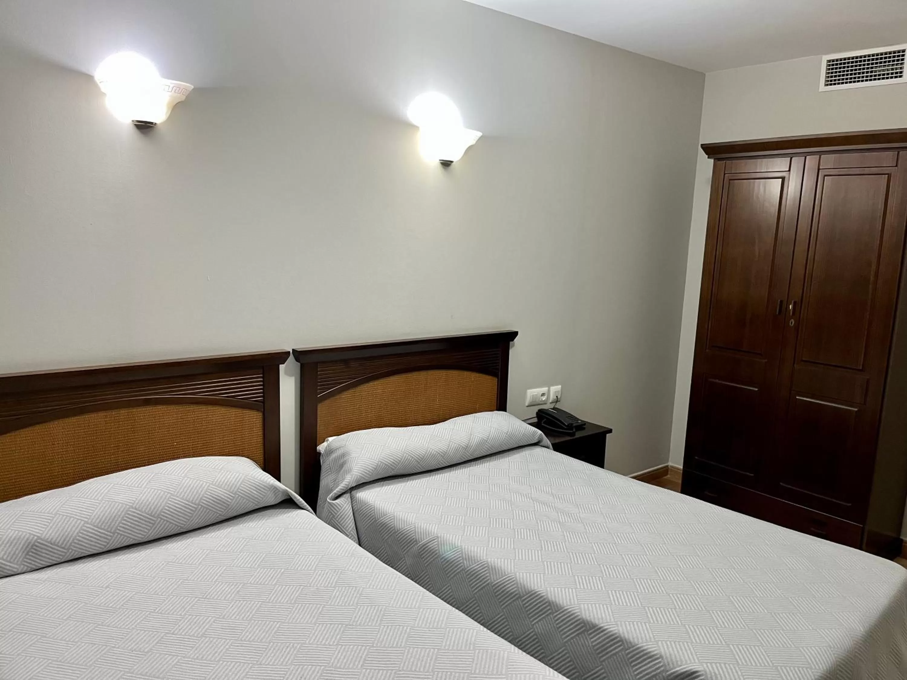 Photo of the whole room, Bed in Hotel Cervantes