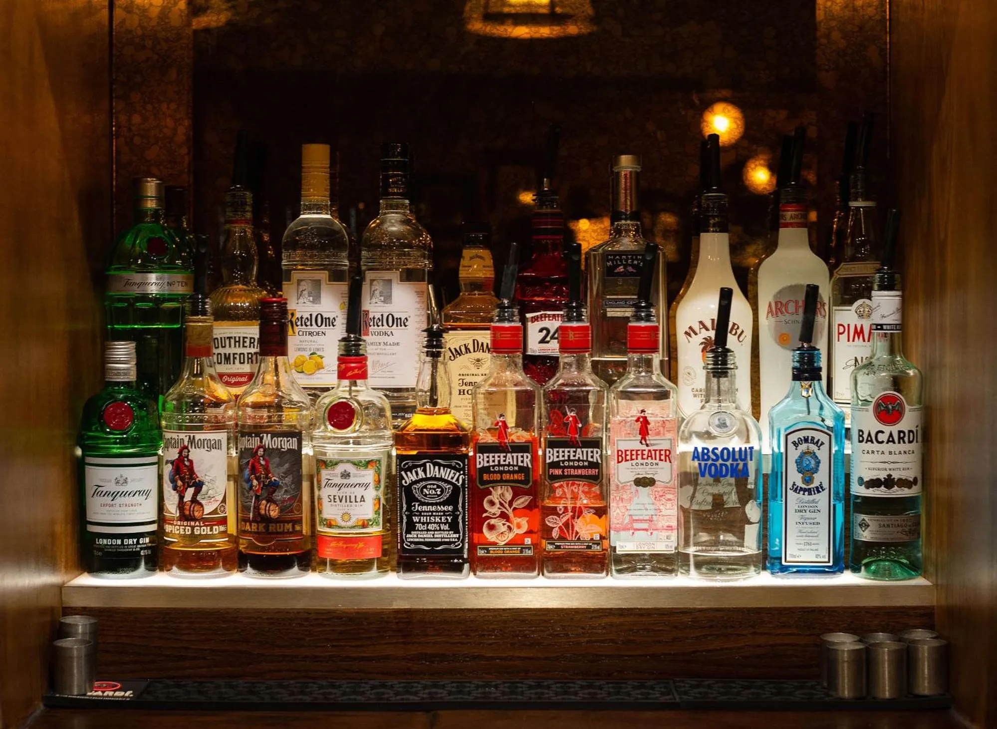 Drinks in Dukes Head Hotel