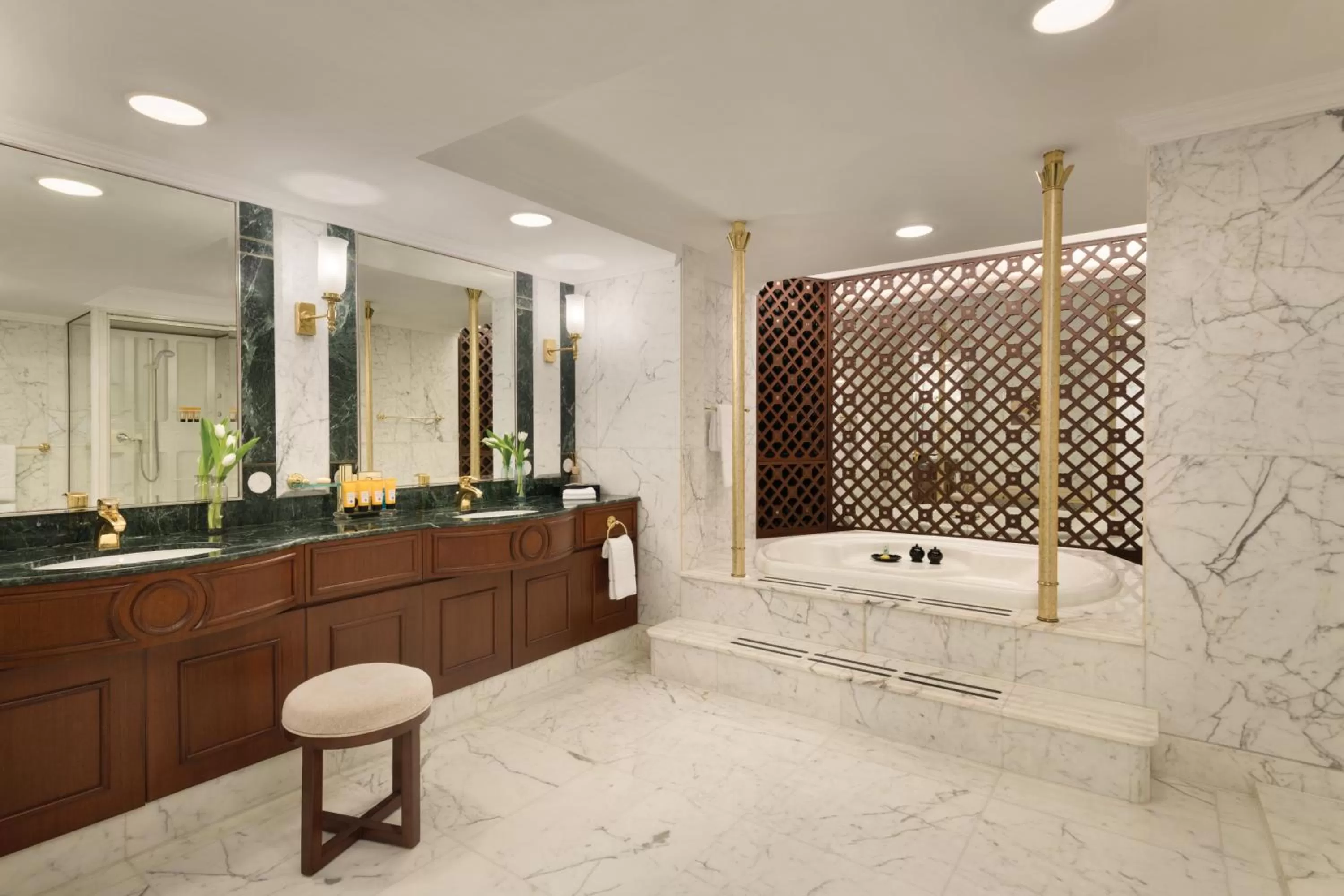 Bathroom in Shangri-La Shenzhen