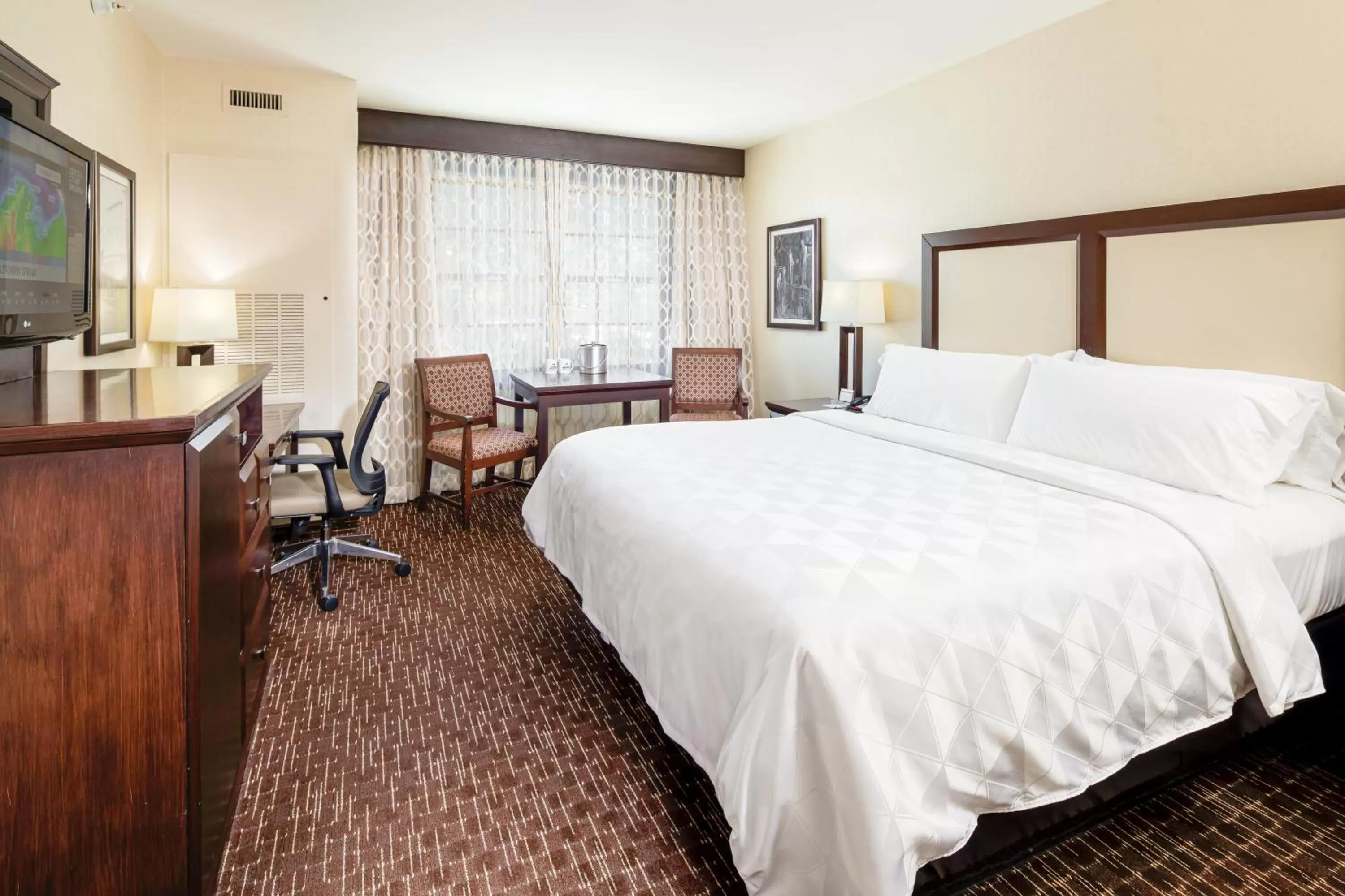 Photo of the whole room, Bed in Holiday Inn Resort Deadwood Mountain Grand by IHG