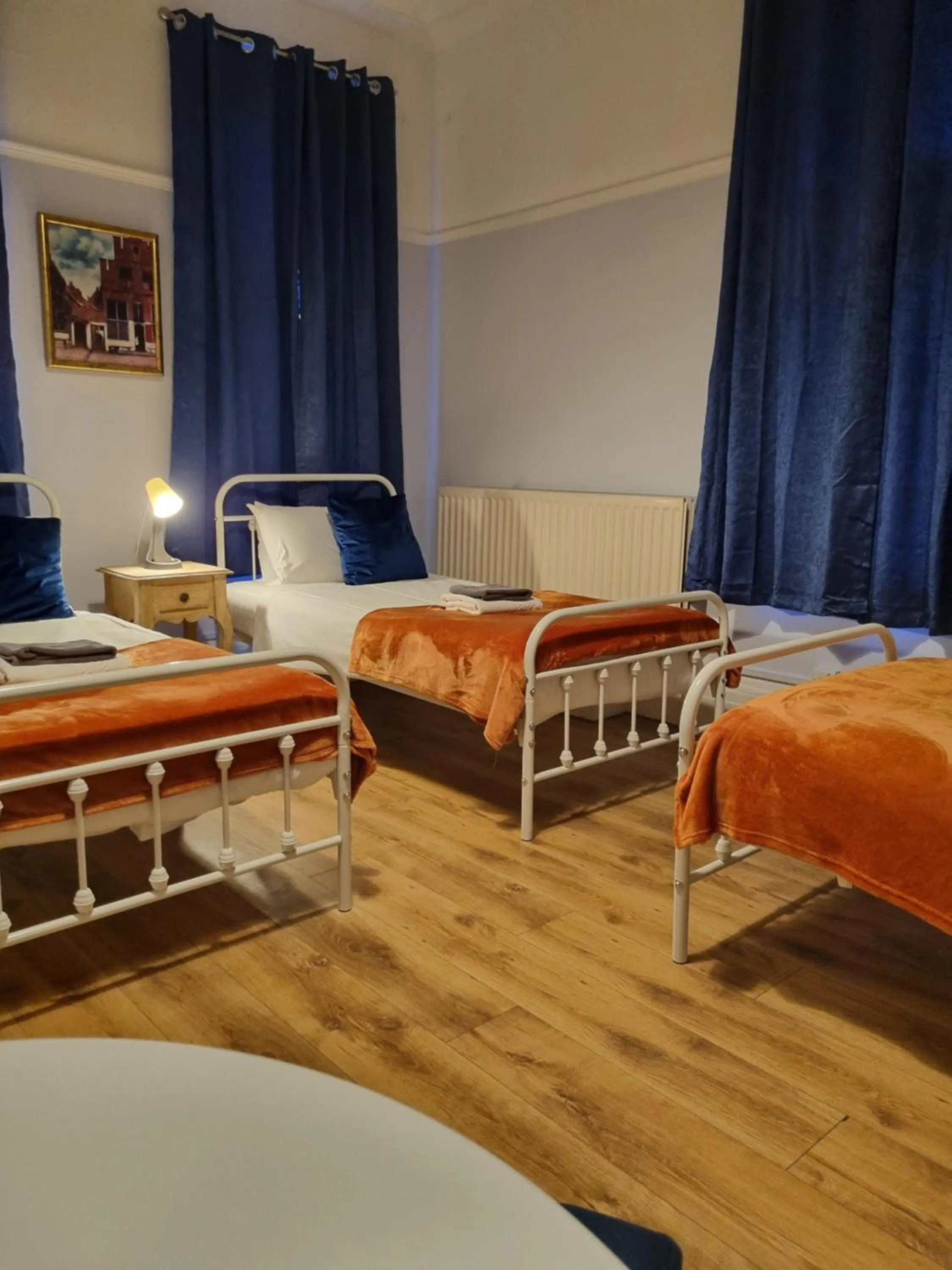 Bedroom, Bed in The Windmill Hotel