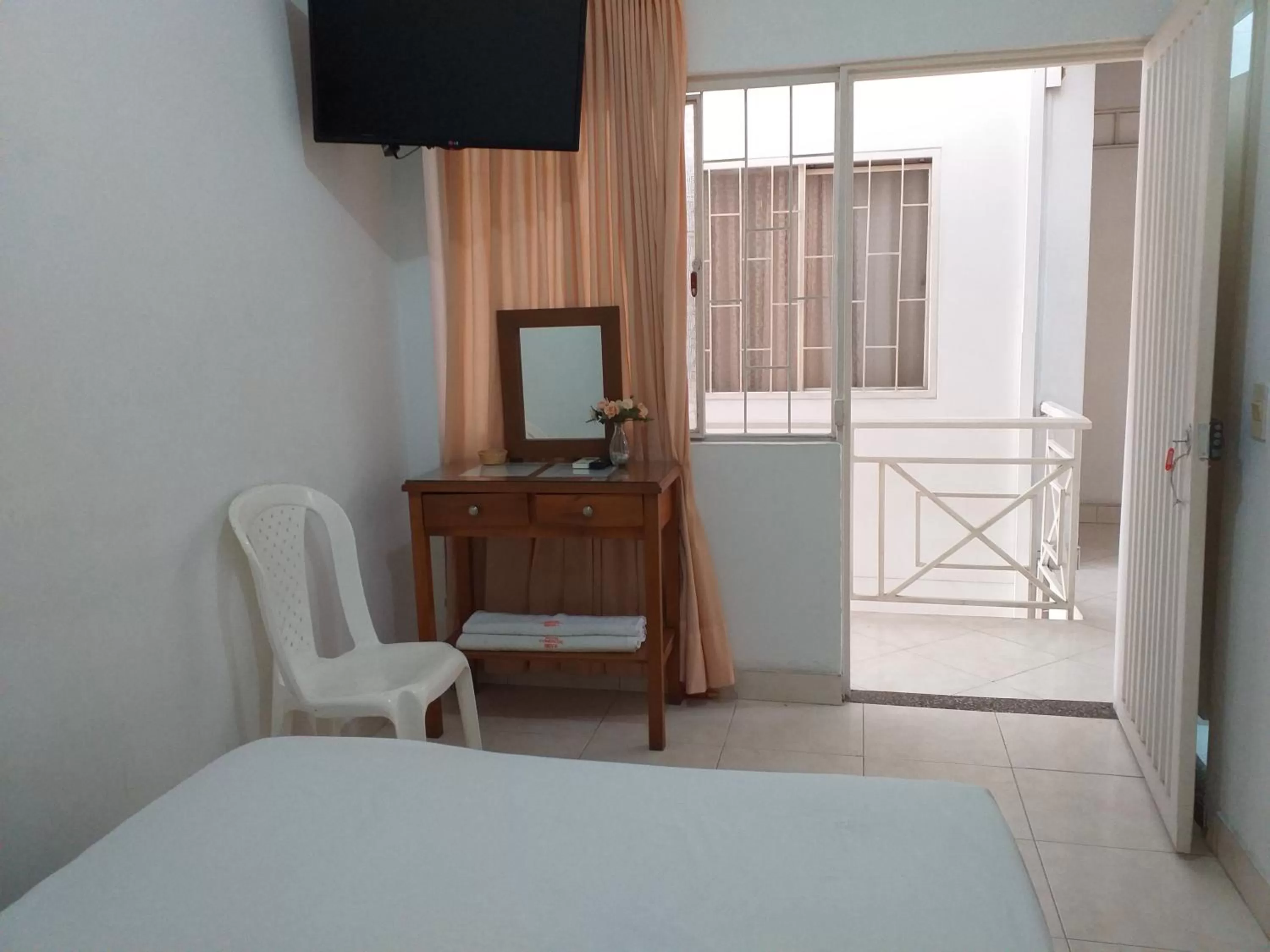 TV/Entertainment Center in Hotel Comercial Neiva