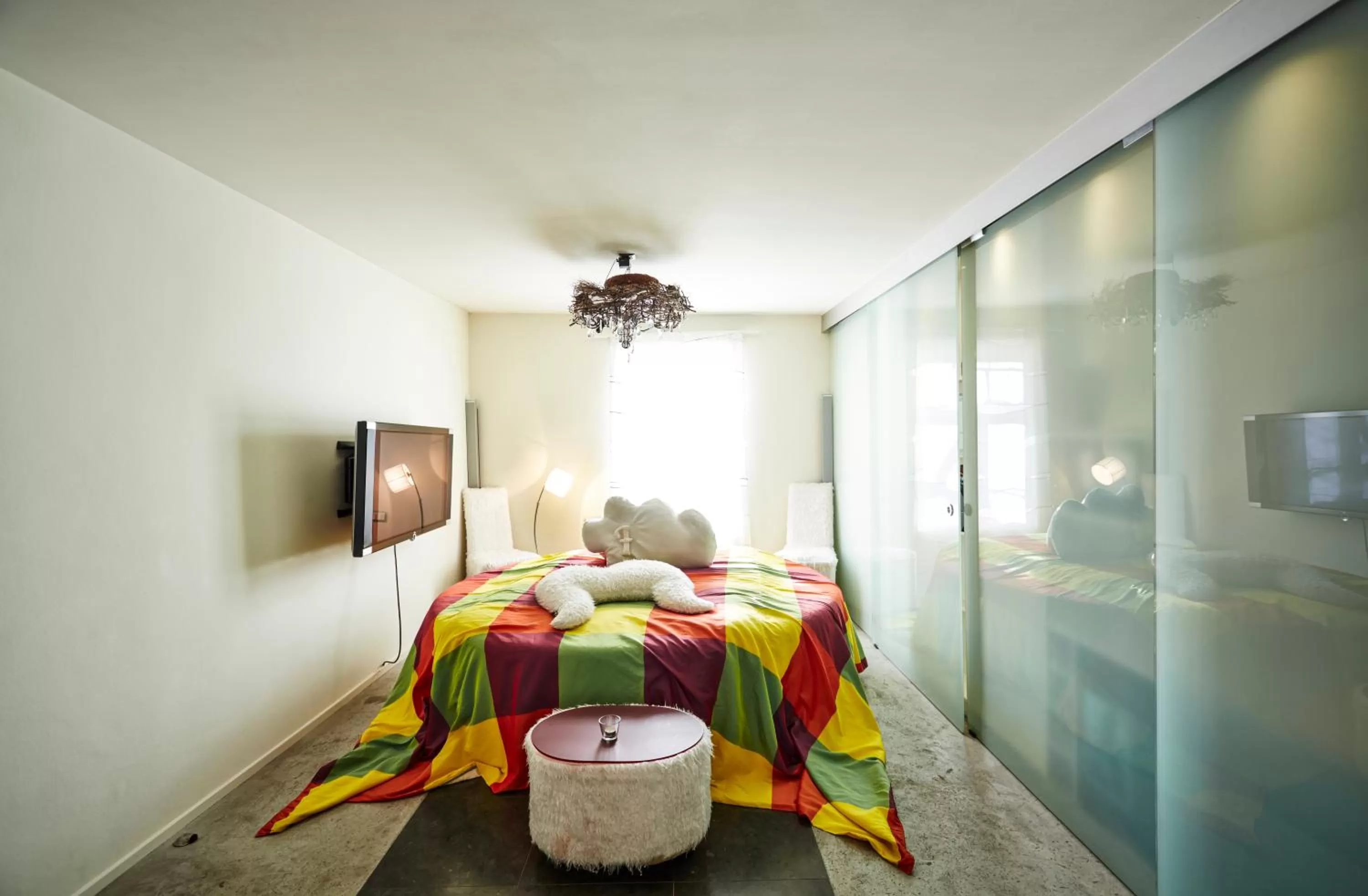 Photo of the whole room, Bed in Der Zauberlehrling