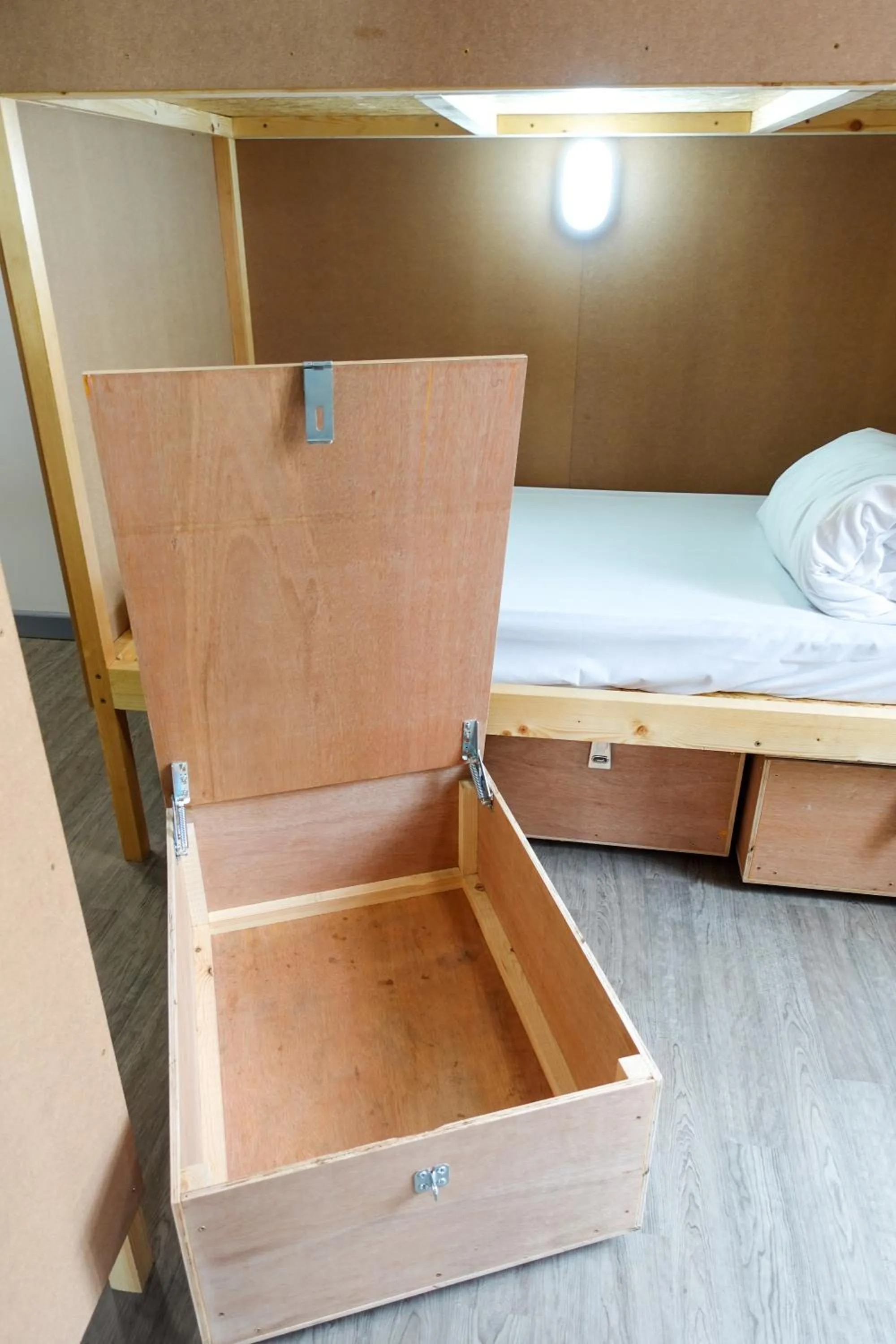 microwave, Bed in Cwtsh Hostel