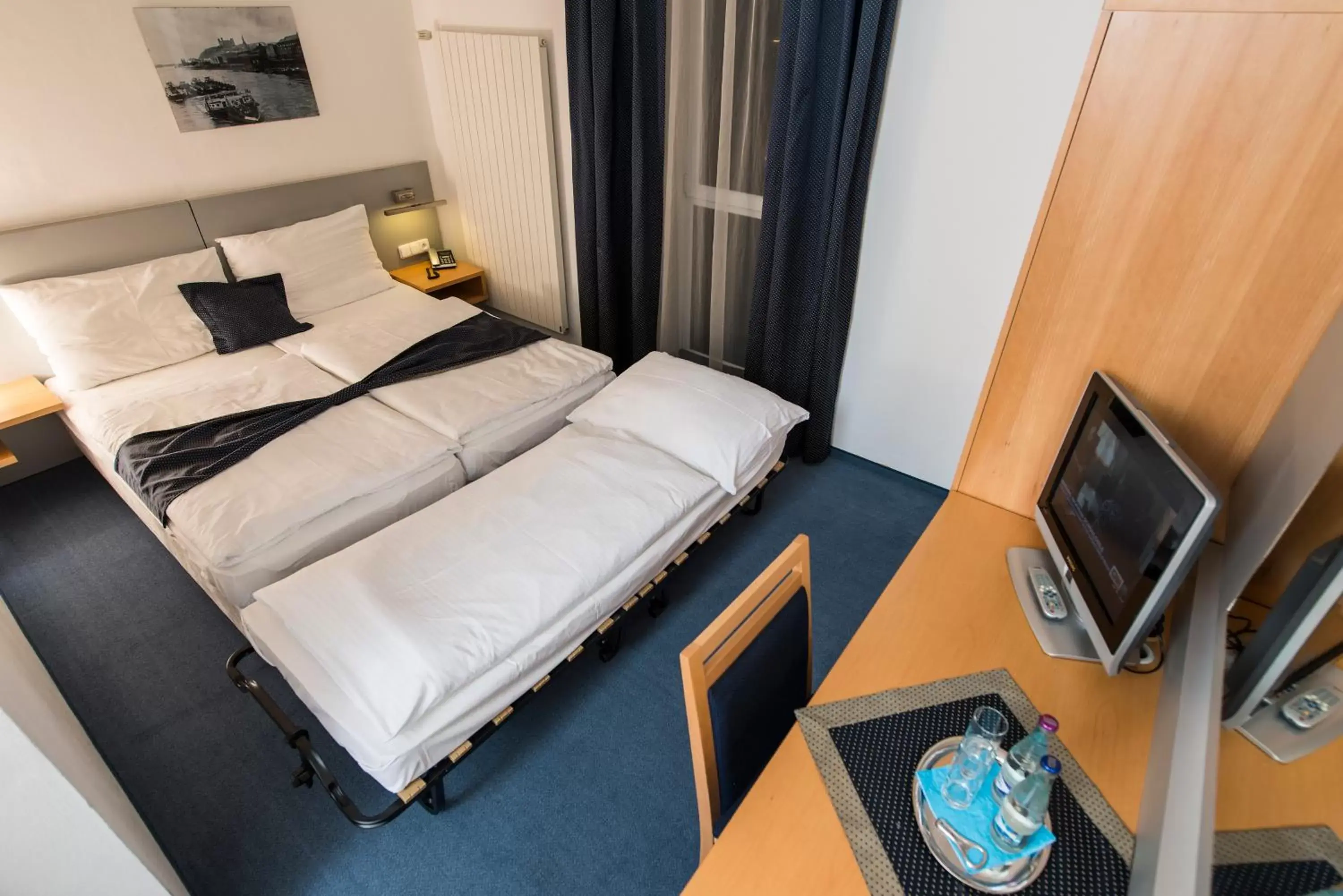 Double Room with Extra Bed in Felicity Garni Hotel Double Room with Extra Bed in Felicity Garni Hotel