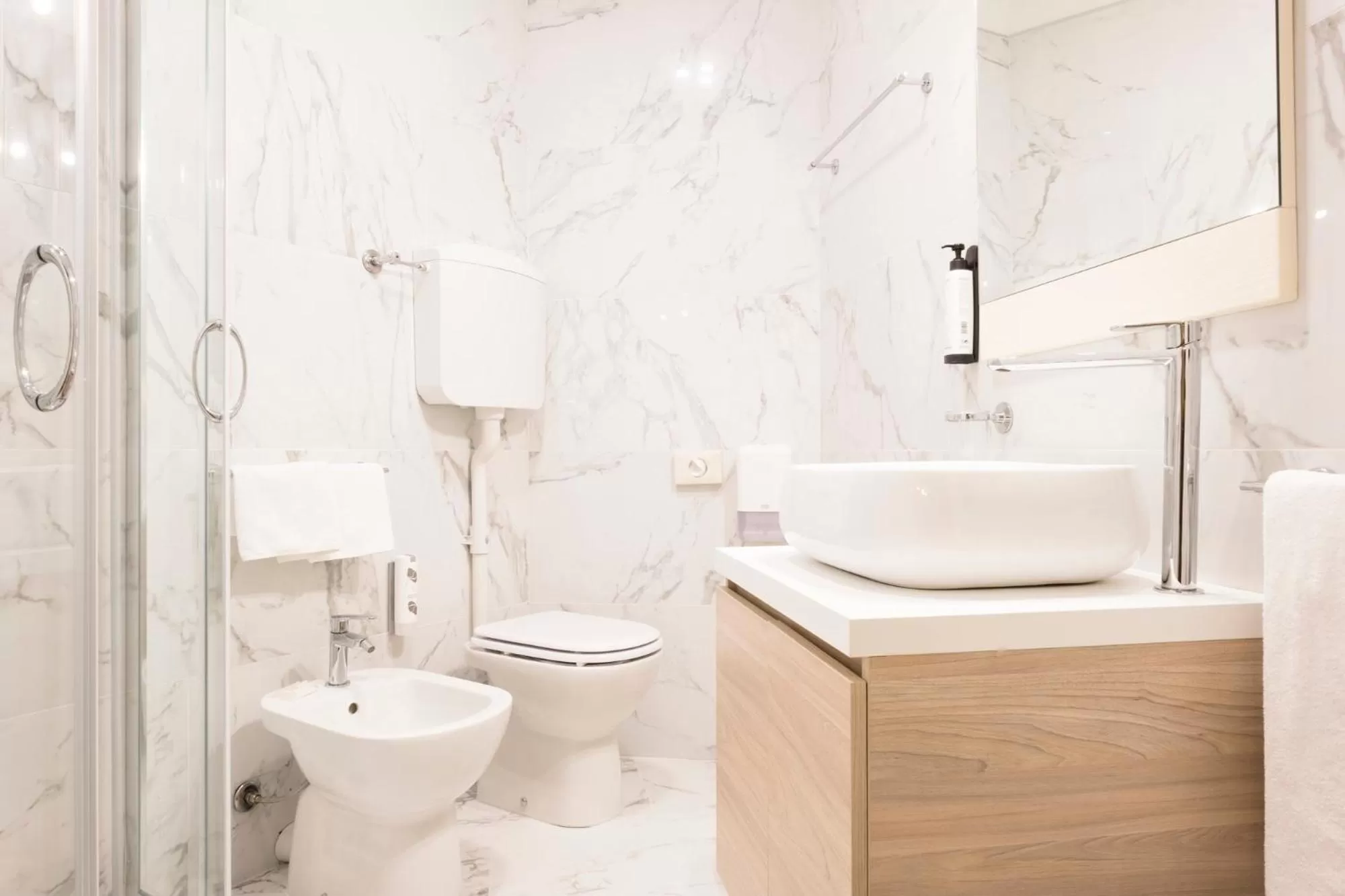 Toilet in Hotel San Marco Fitness Pool & Spa