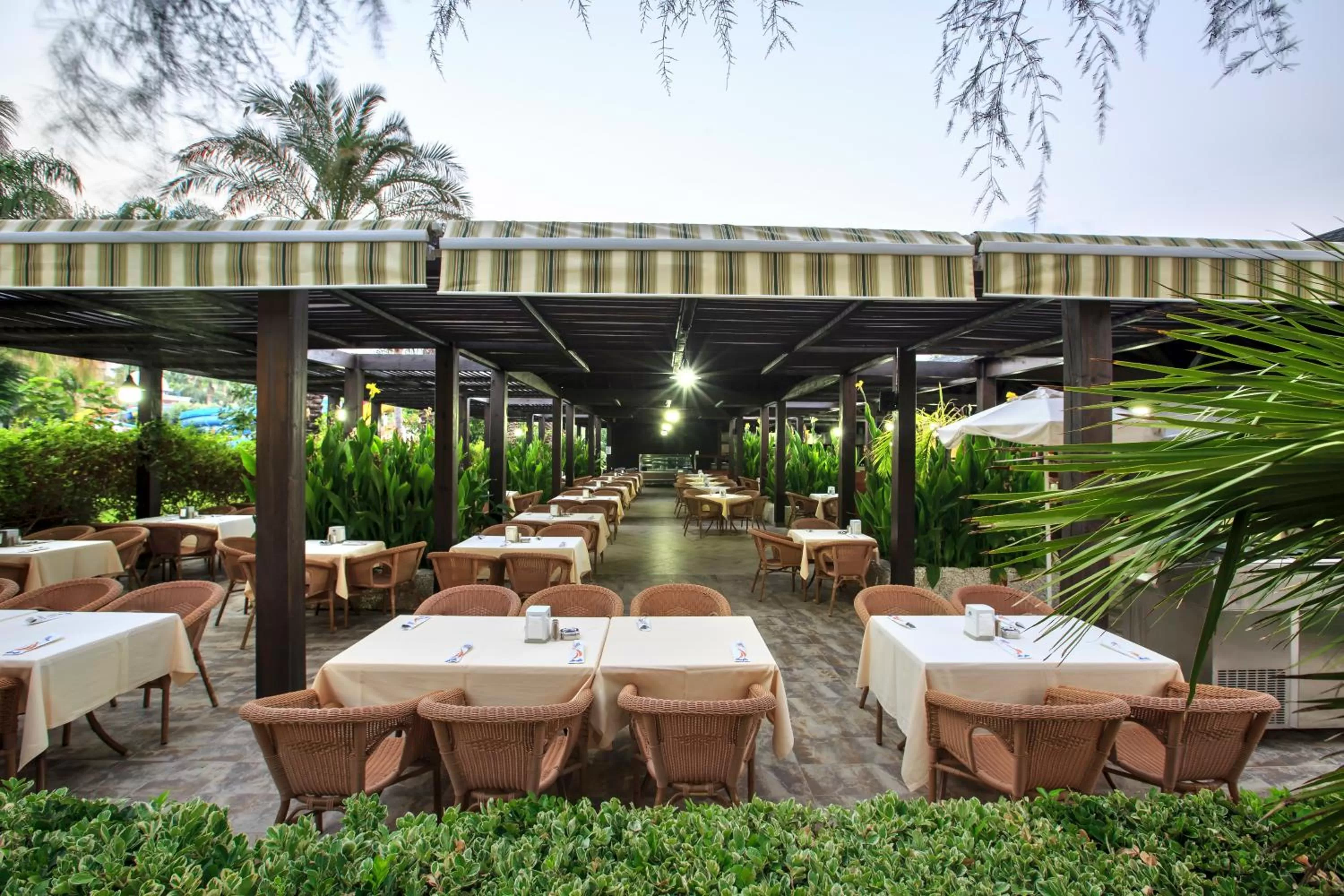 Garden in Sunis Kumköy Beach Resort Hotel & Spa