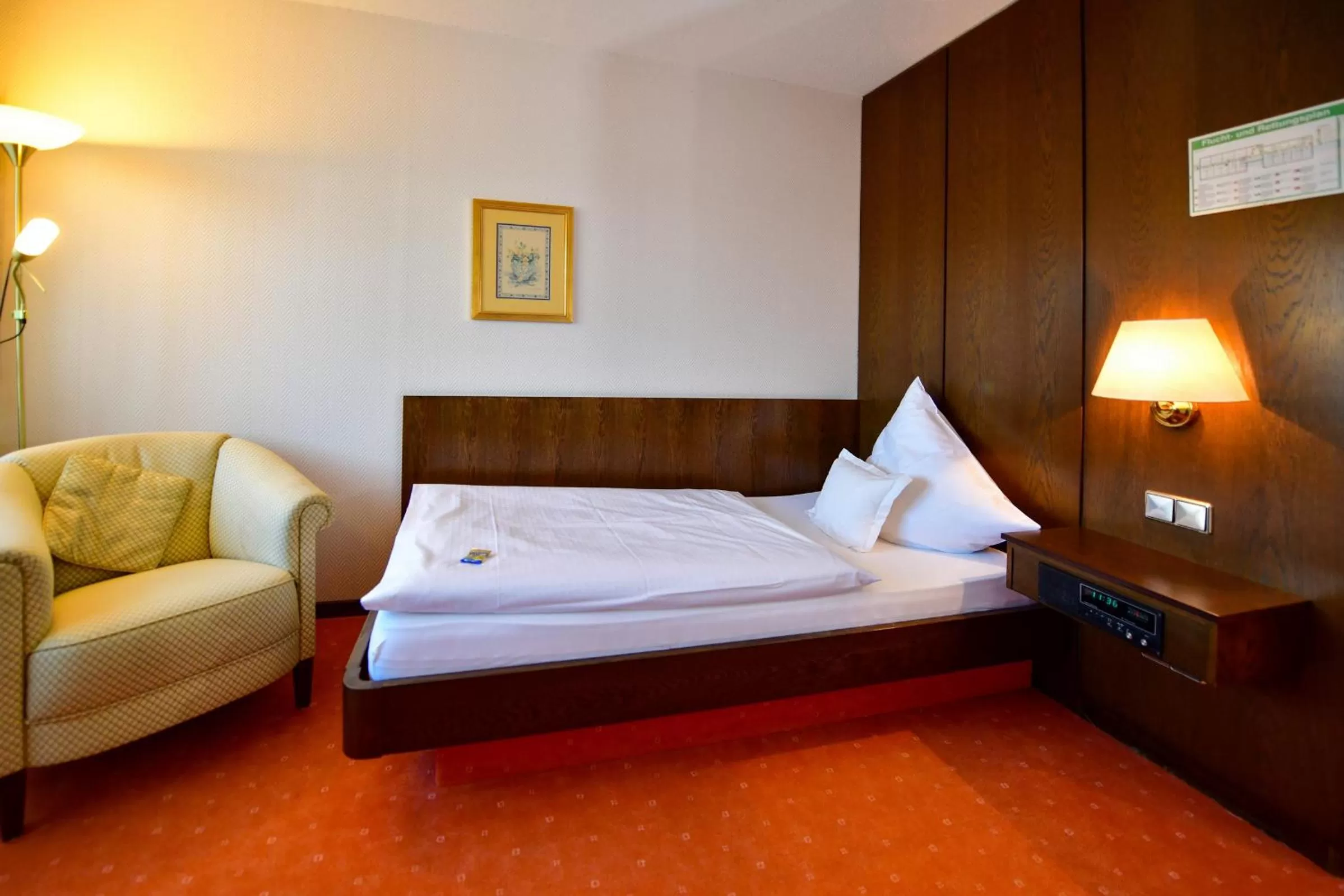 Bed in Hotel Zur Post