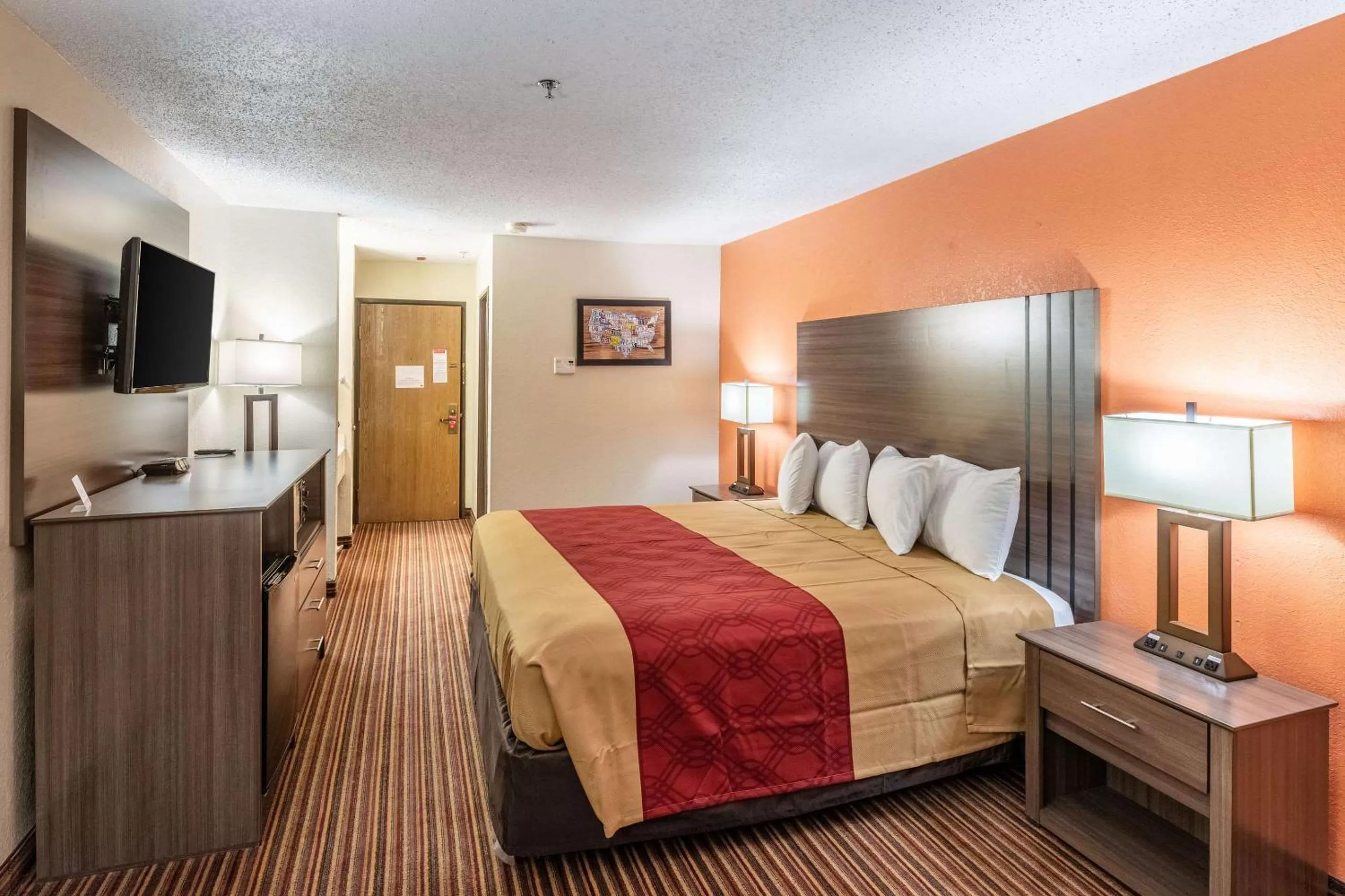 Photo of the whole room, Bed in Econo Lodge Inn & Suites Mckinney - Plano North