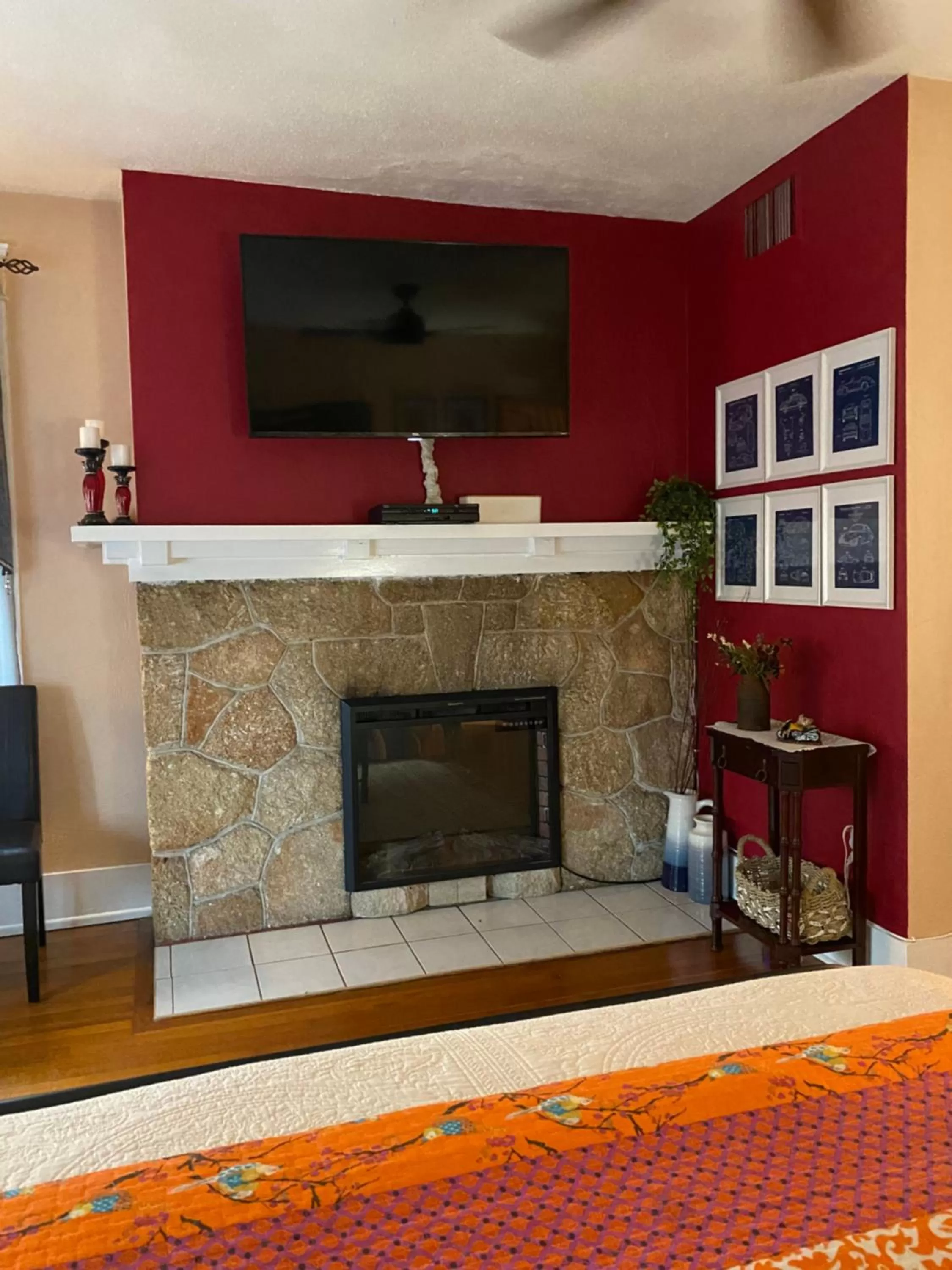 TV and multimedia, Lobby/Reception in Ms. Maggie's South Country Inn