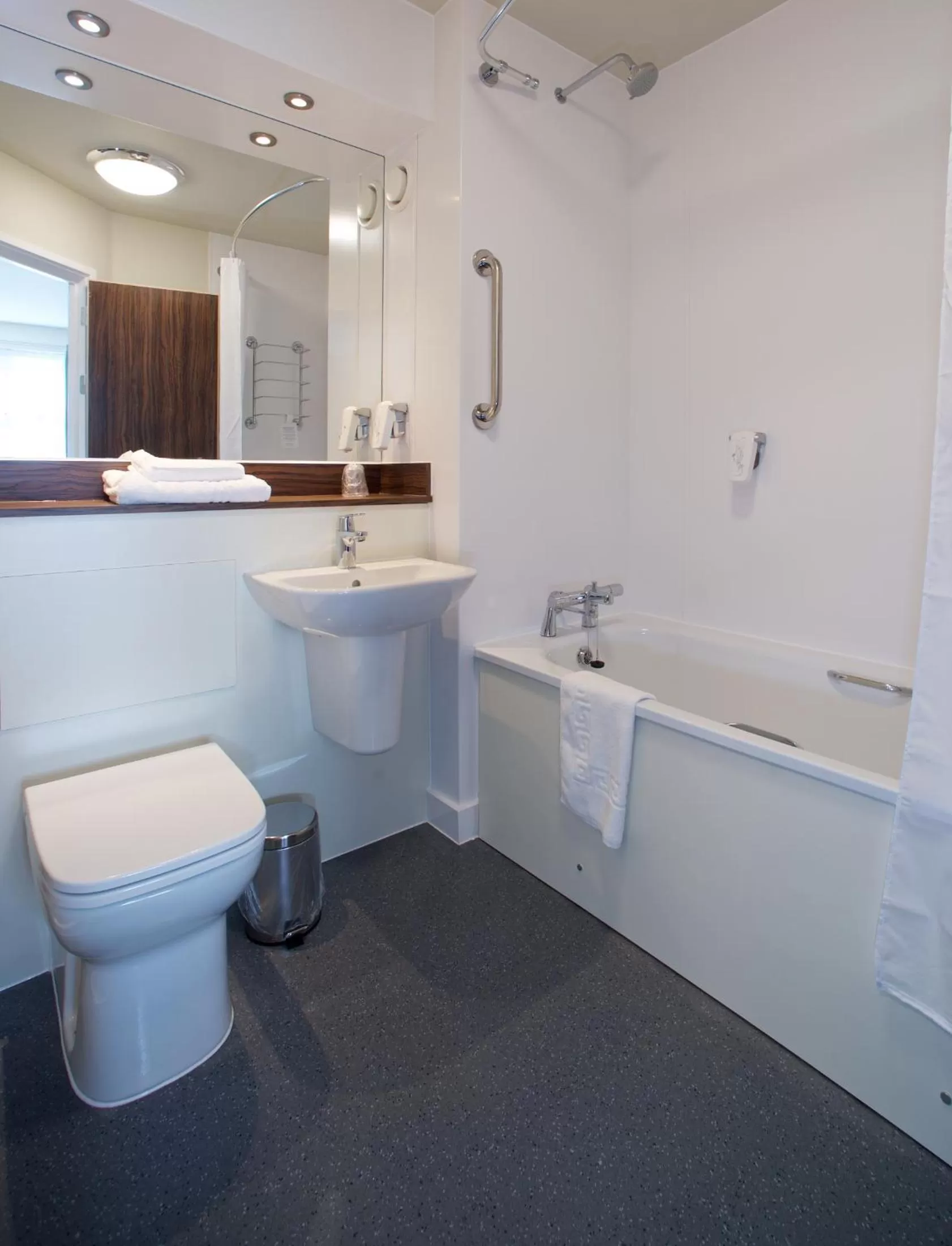 Bathroom in Chain Runner, Livingston by Marston's Inns