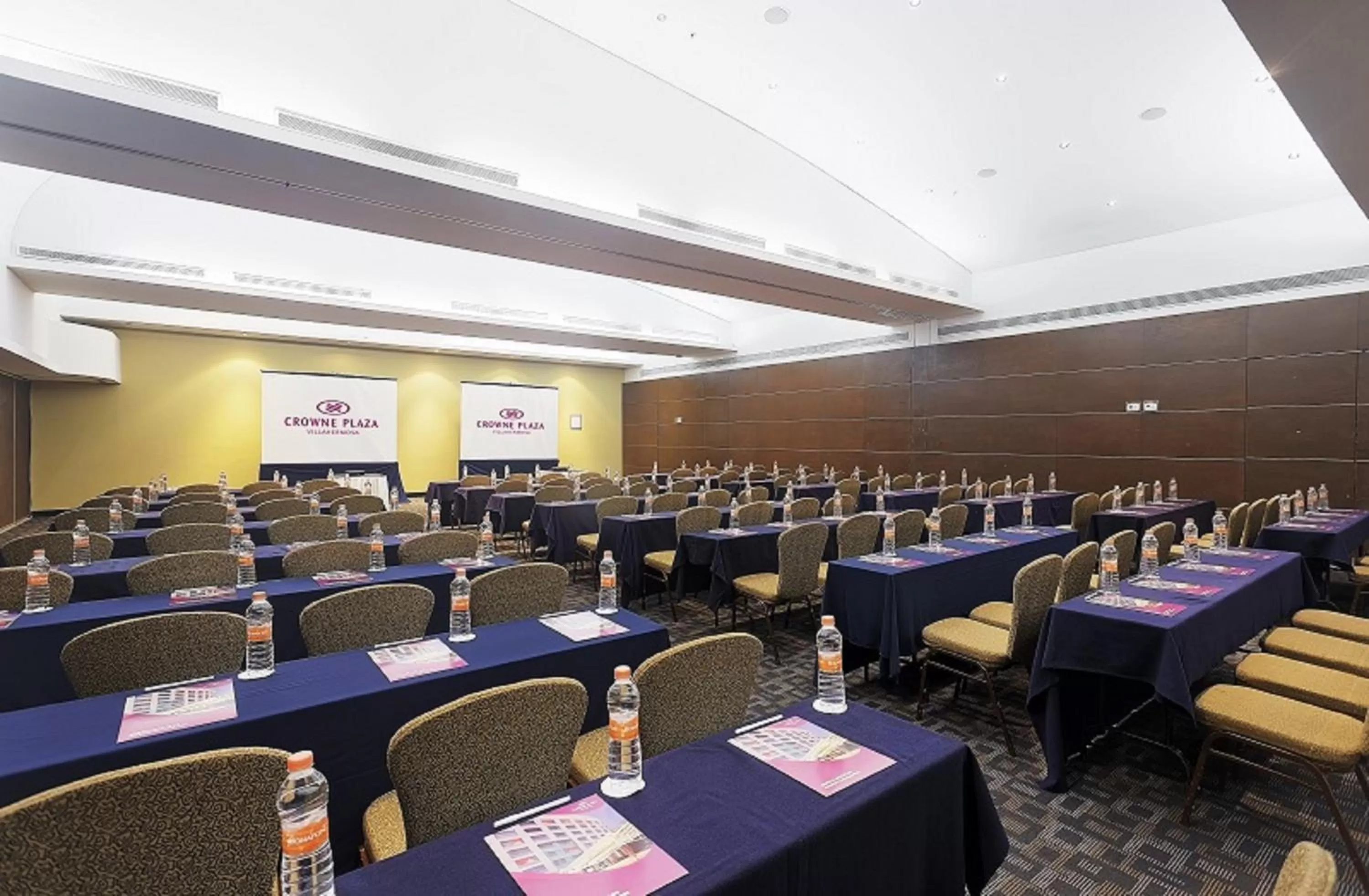 Meeting/conference room in Crowne Plaza Villahermosa by IHG