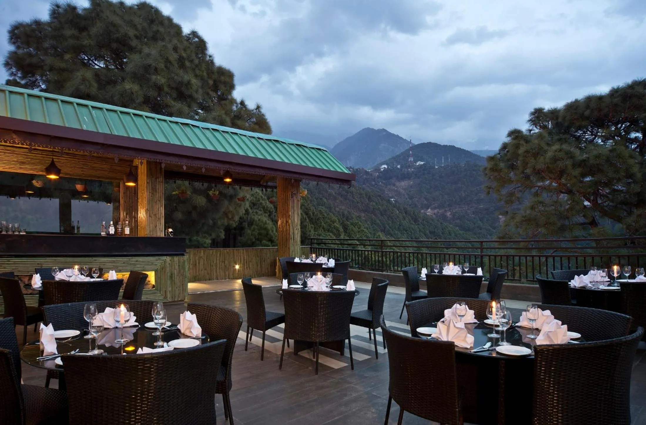 Lounge or bar in Fortune Park Moksha, Mcleodganj - Member ITC Hotels' Group
