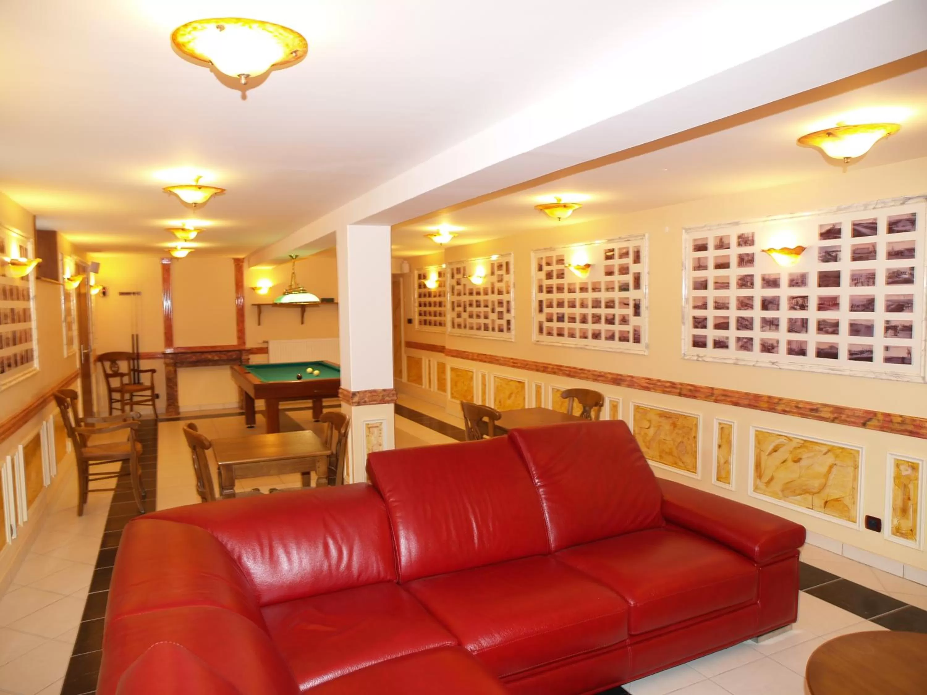 Billiard in Hôtel De Calais