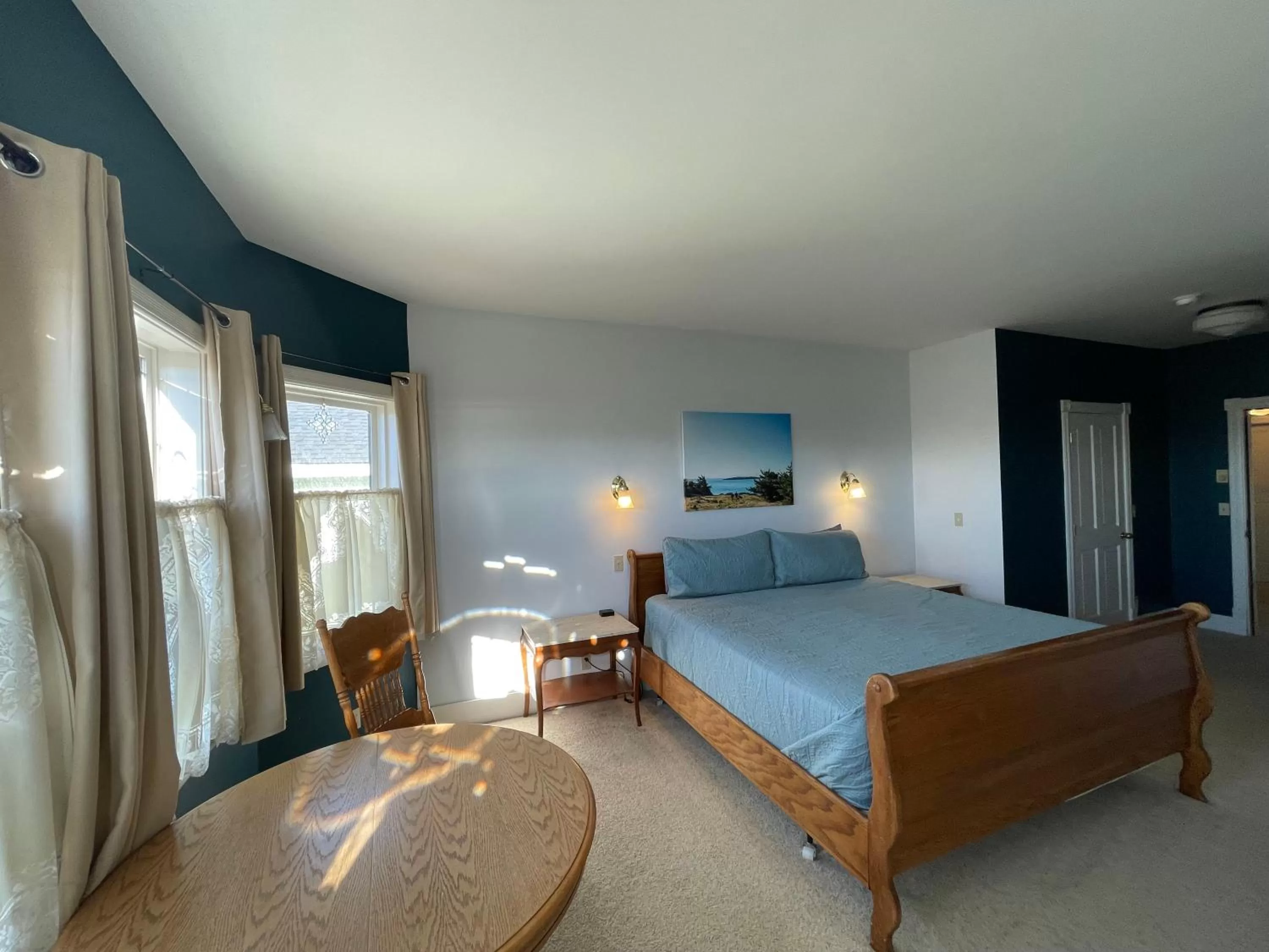 Bed in The Edenwild Boutique Inn