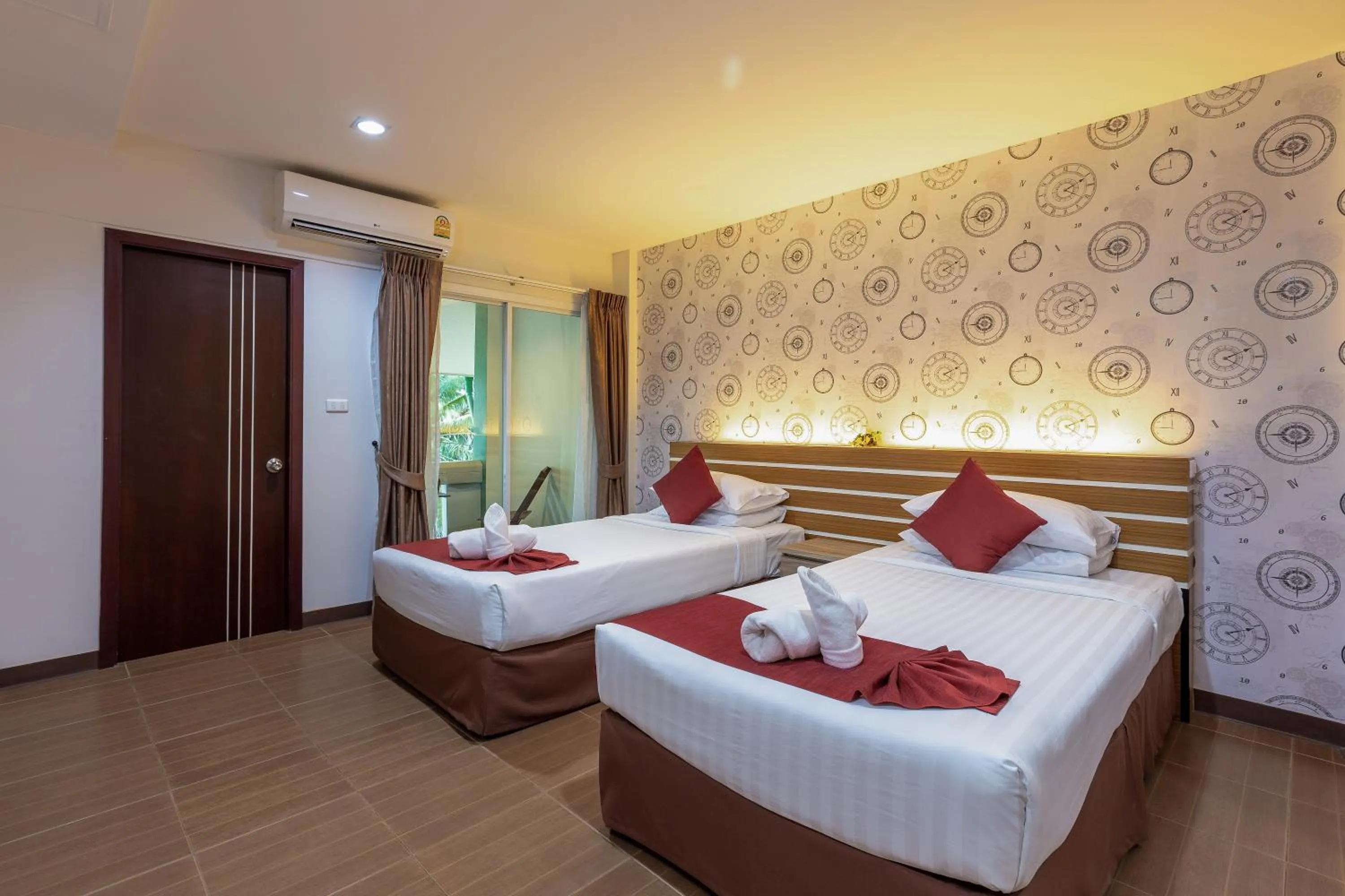 Photo of the whole room, Bed in Tee Pak Dee Resident Phuket