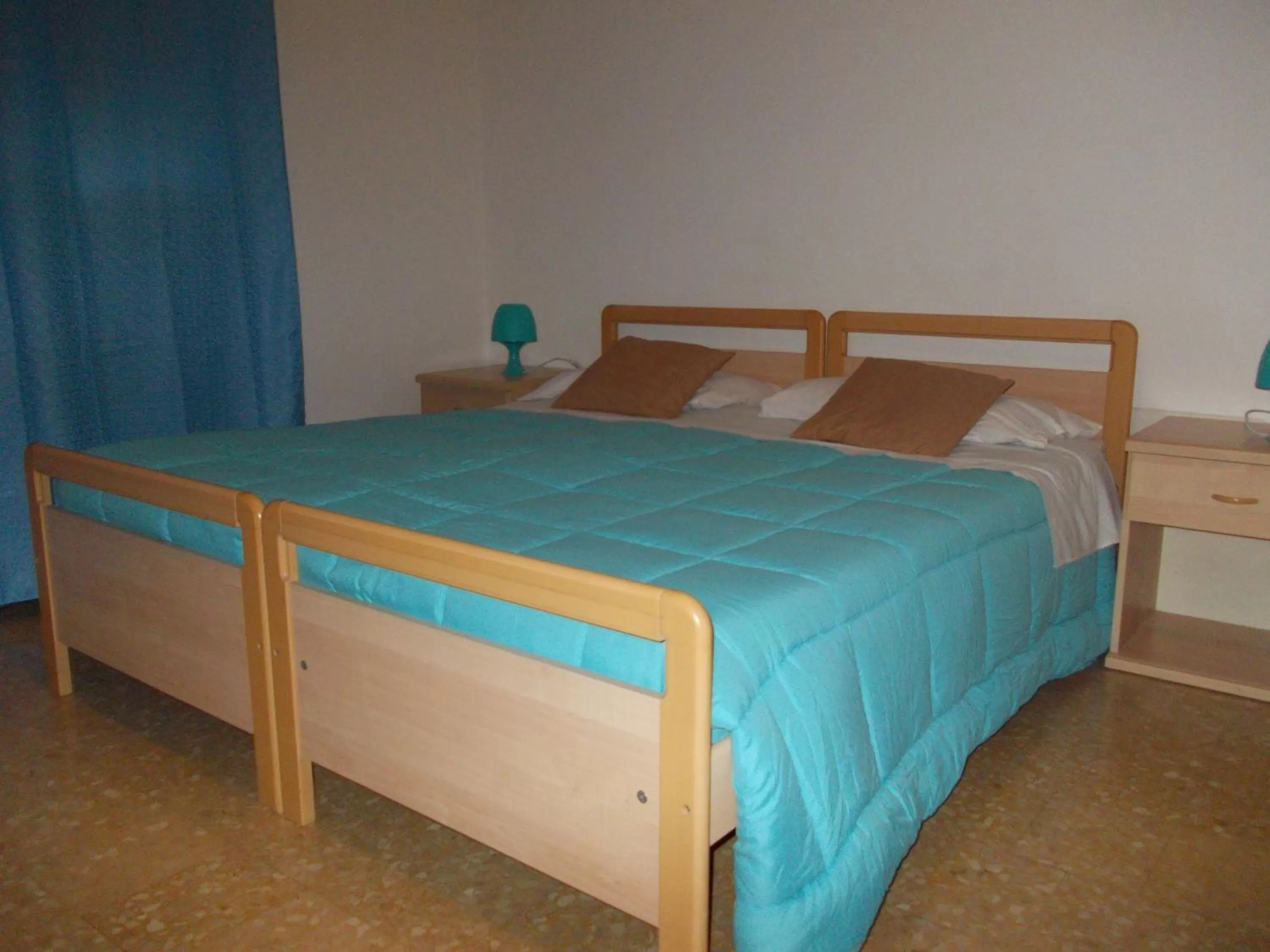 Bed in Travellers Lodge Bed & Rooms