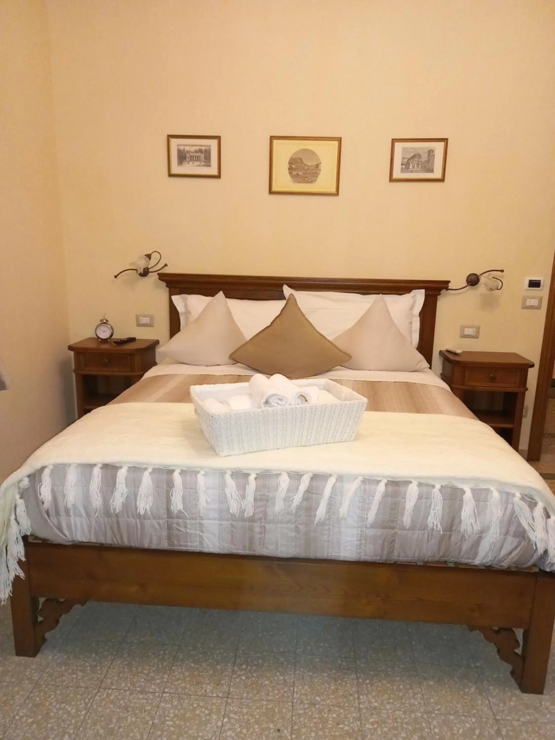 Double Room with Balcony - single occupancy in BnB Villa Melany vicino Centro