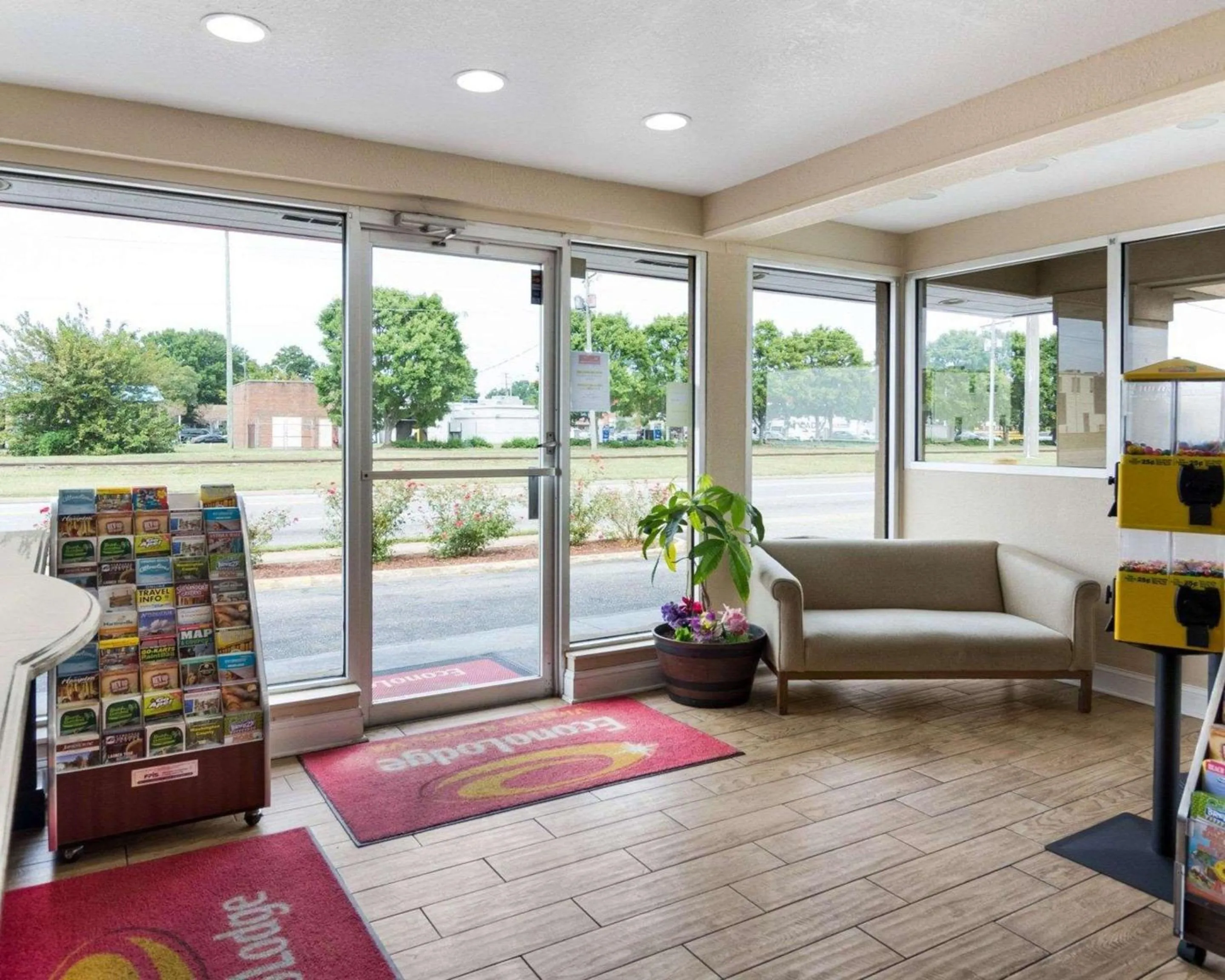 Lobby or reception in Econo Lodge Virginia Beach Town Center