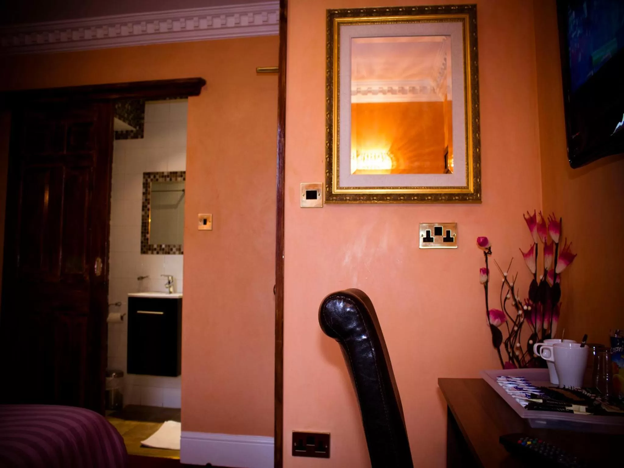 Photo of the whole room in Cricklewood Lodge Hotel