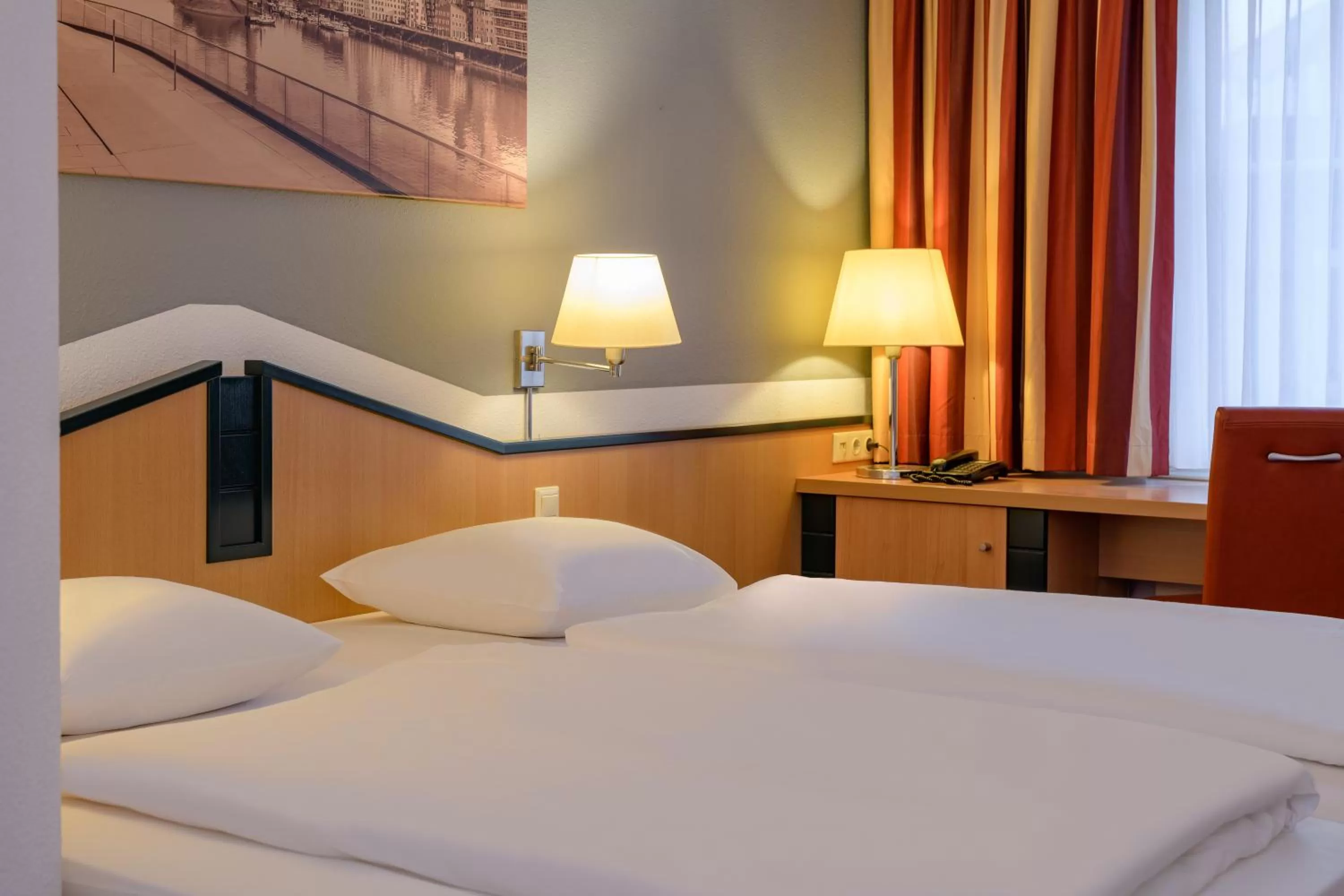 Bed in Mercure Hotel Düsseldorf Ratingen