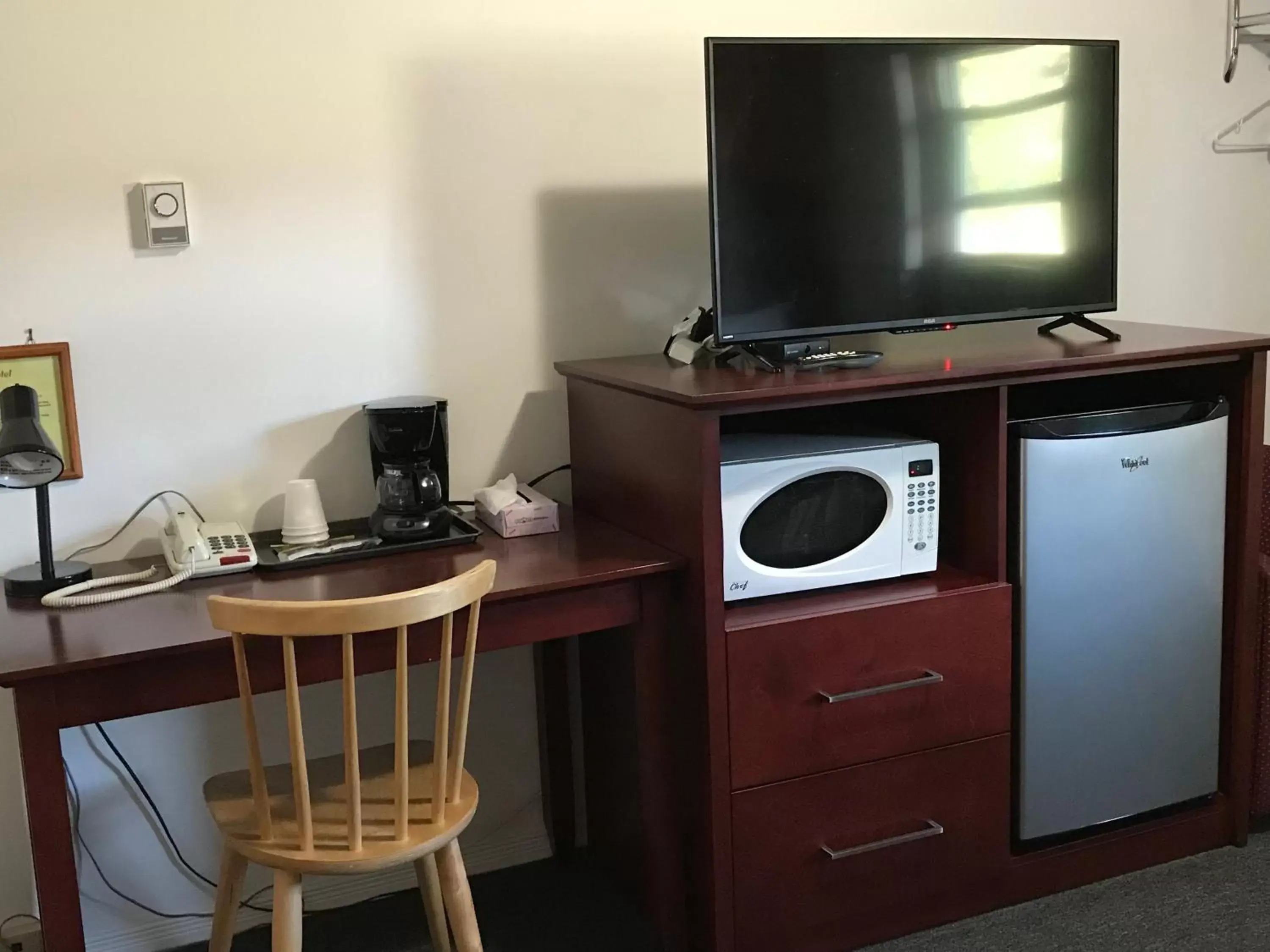 Double Room with Two Double Beds in Deep River Motel Double Room with Two Double Beds in Deep River Motel