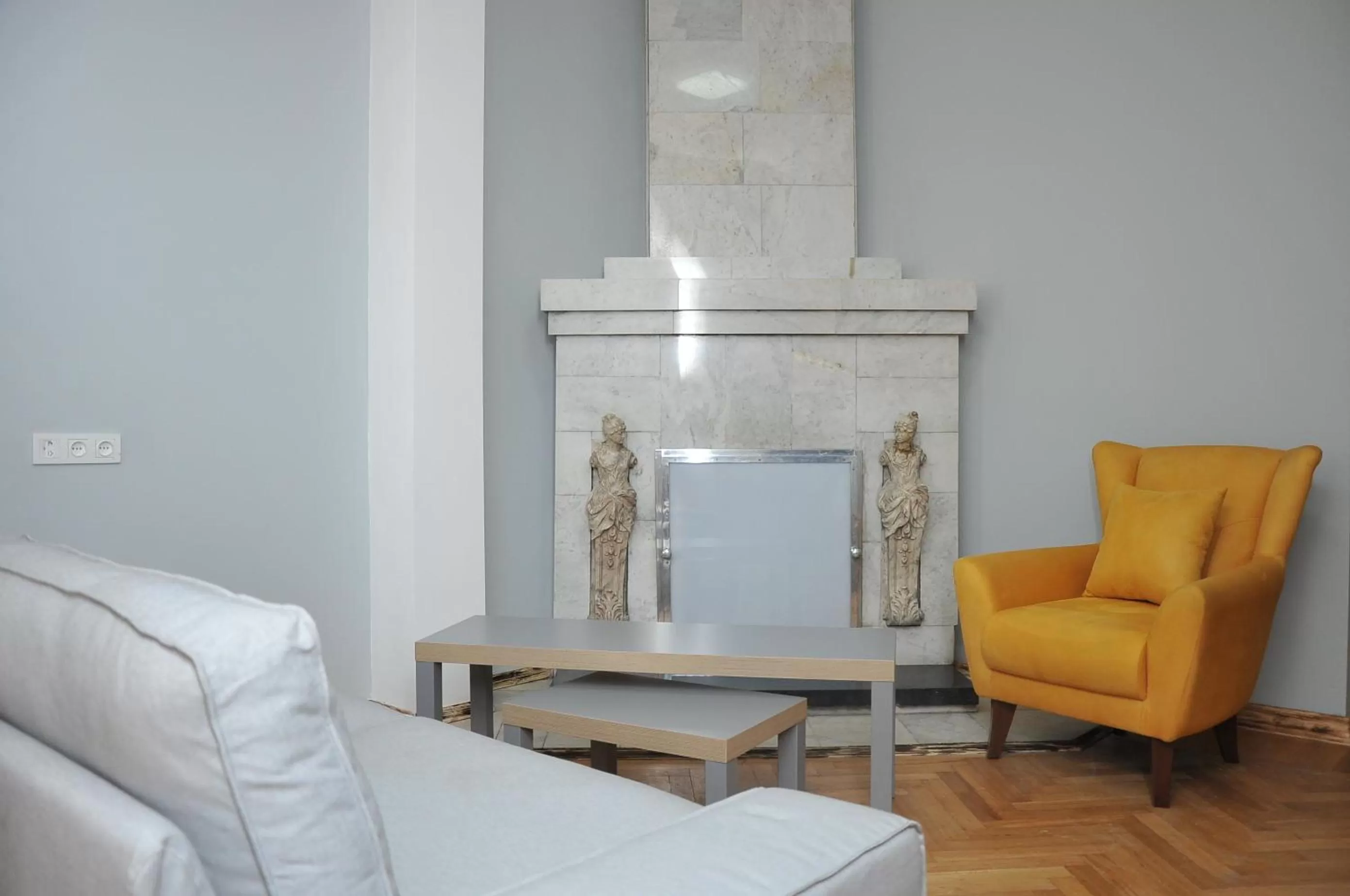 Living room, Seating Area in Palm Hotel