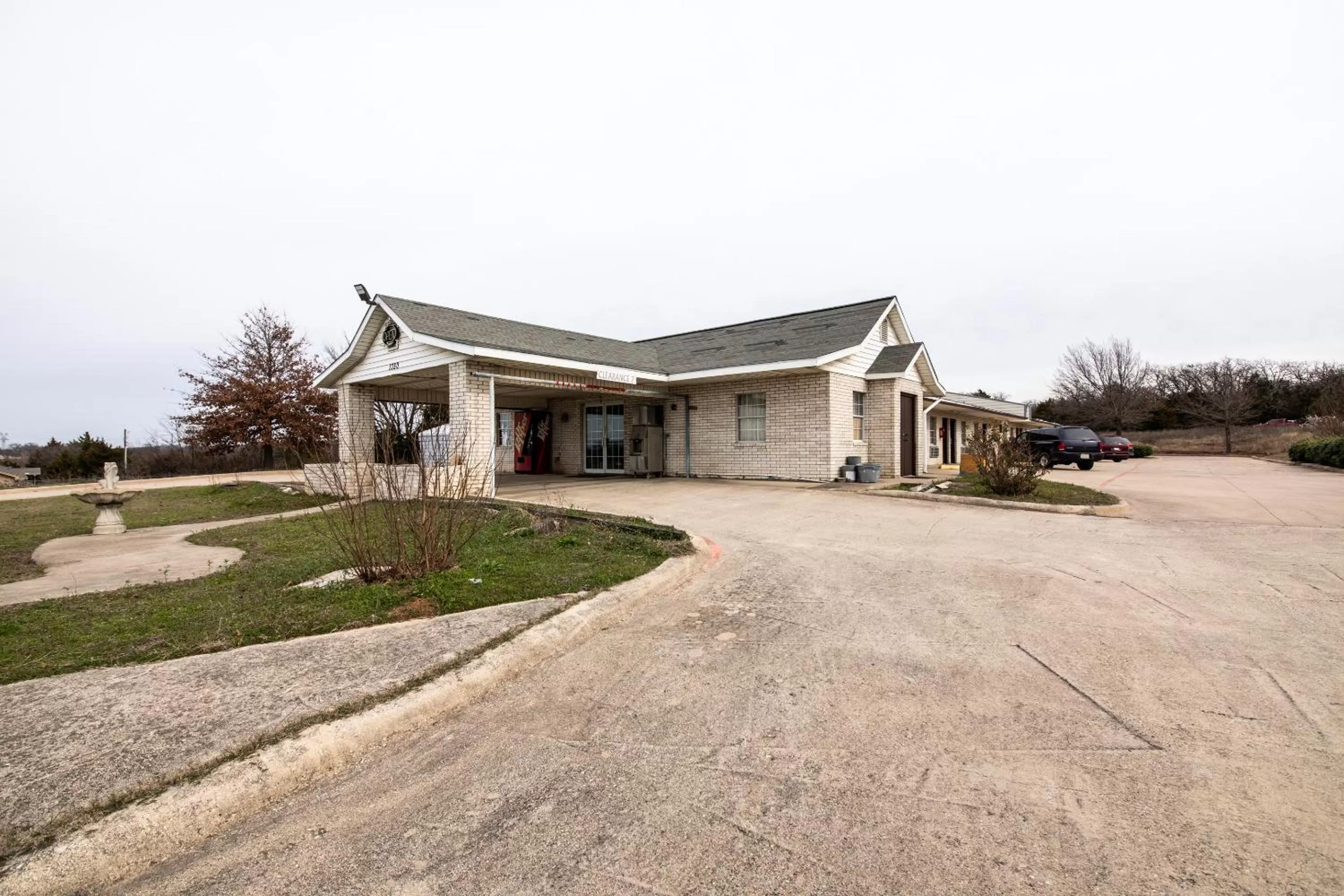 Property building in OYO Hotel Decatur TX Hwy 287 Northwest