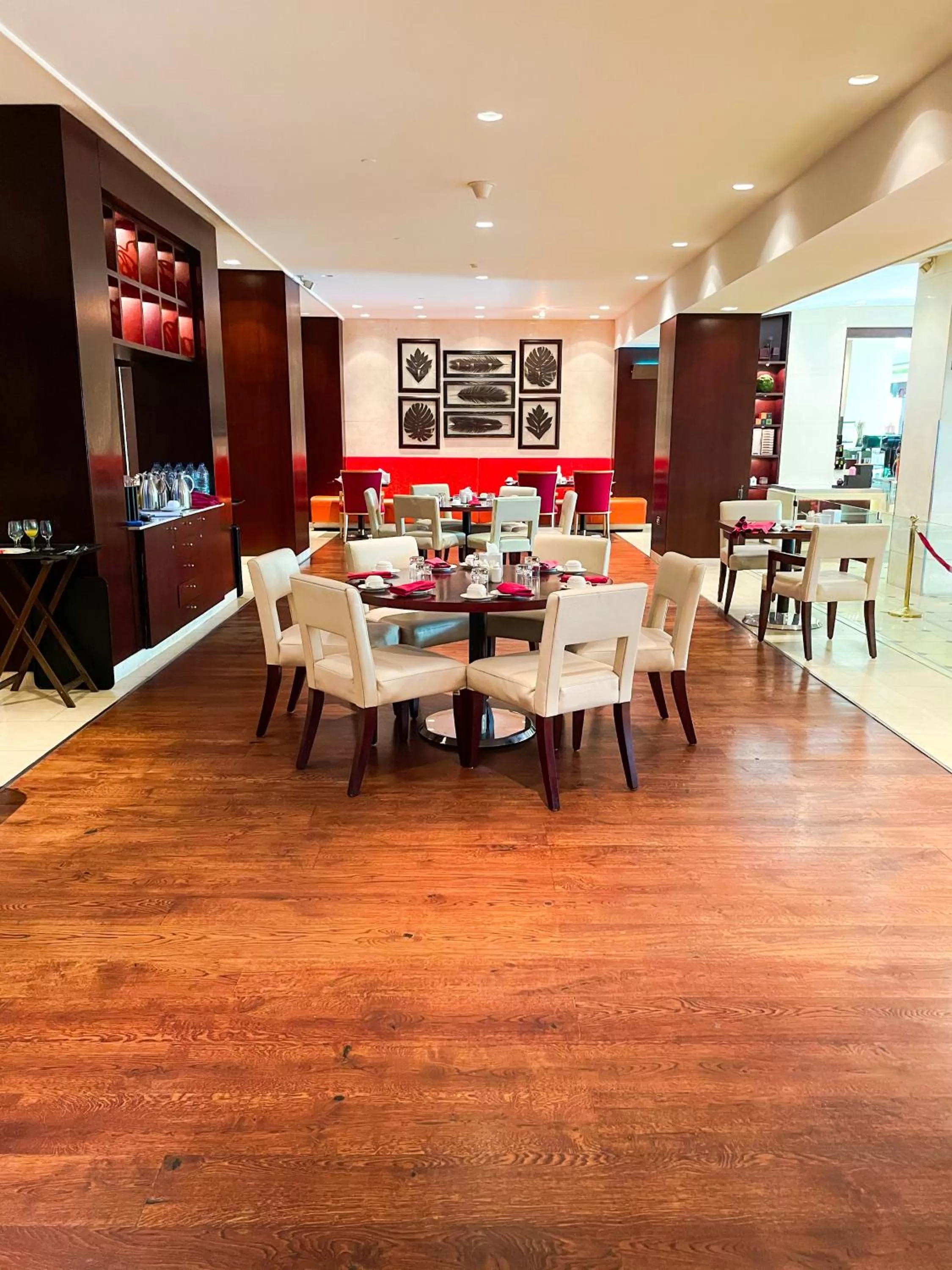 Dining area in Mövenpick Grand Al Bustan