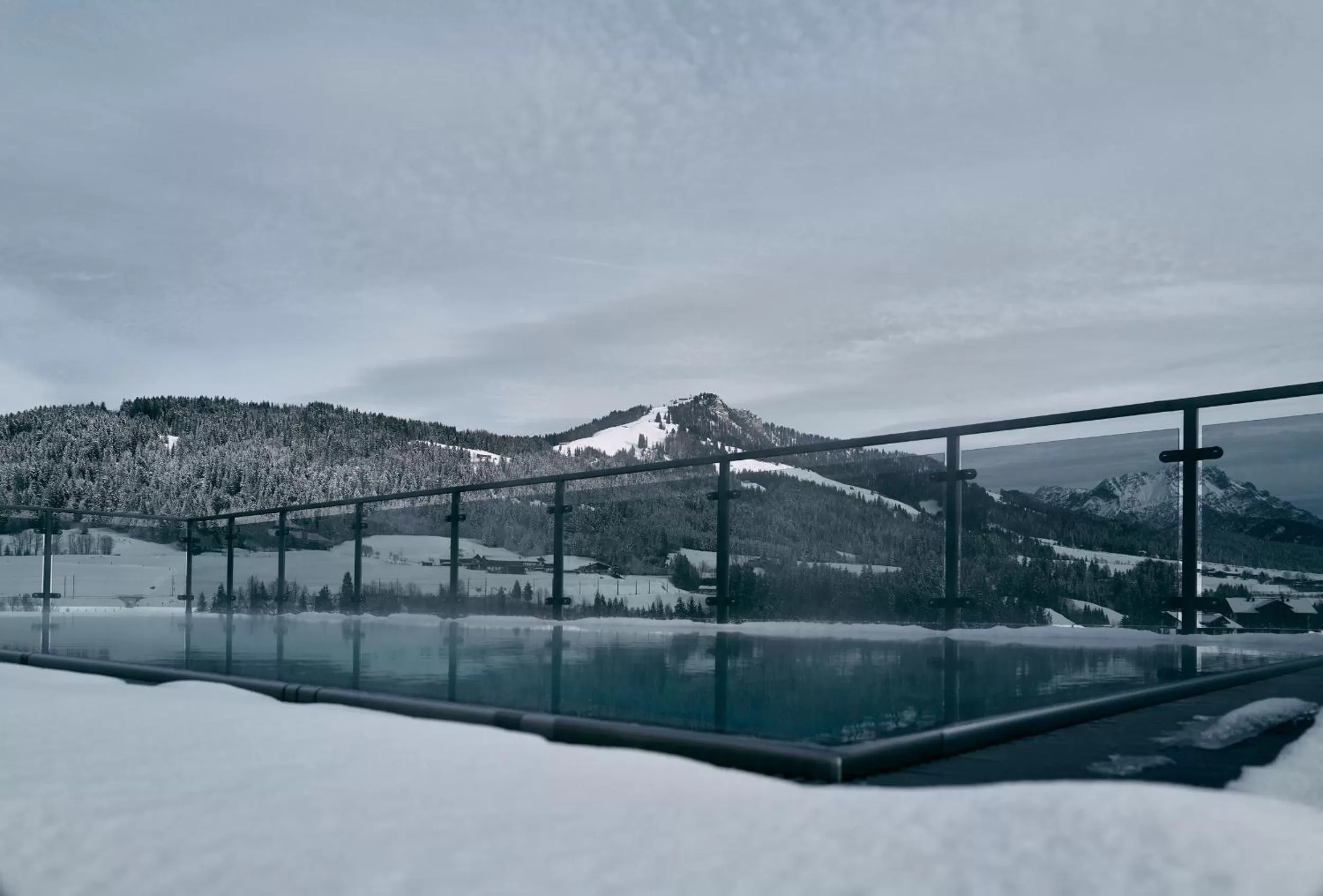 Swimming pool, Winter in Home suite home