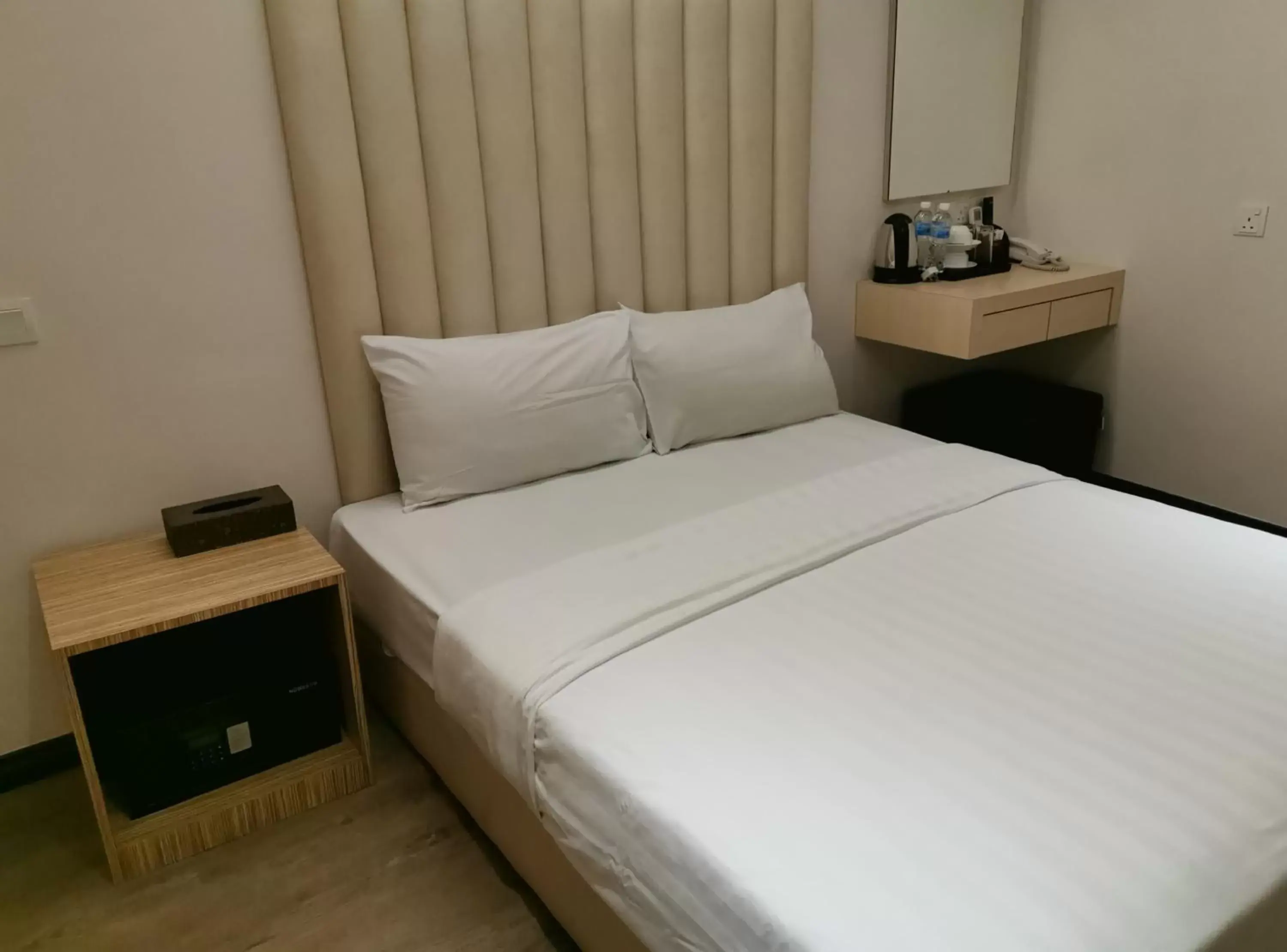 Standard Queen Room in Ease Hotel Standard Queen Room in Ease Hotel