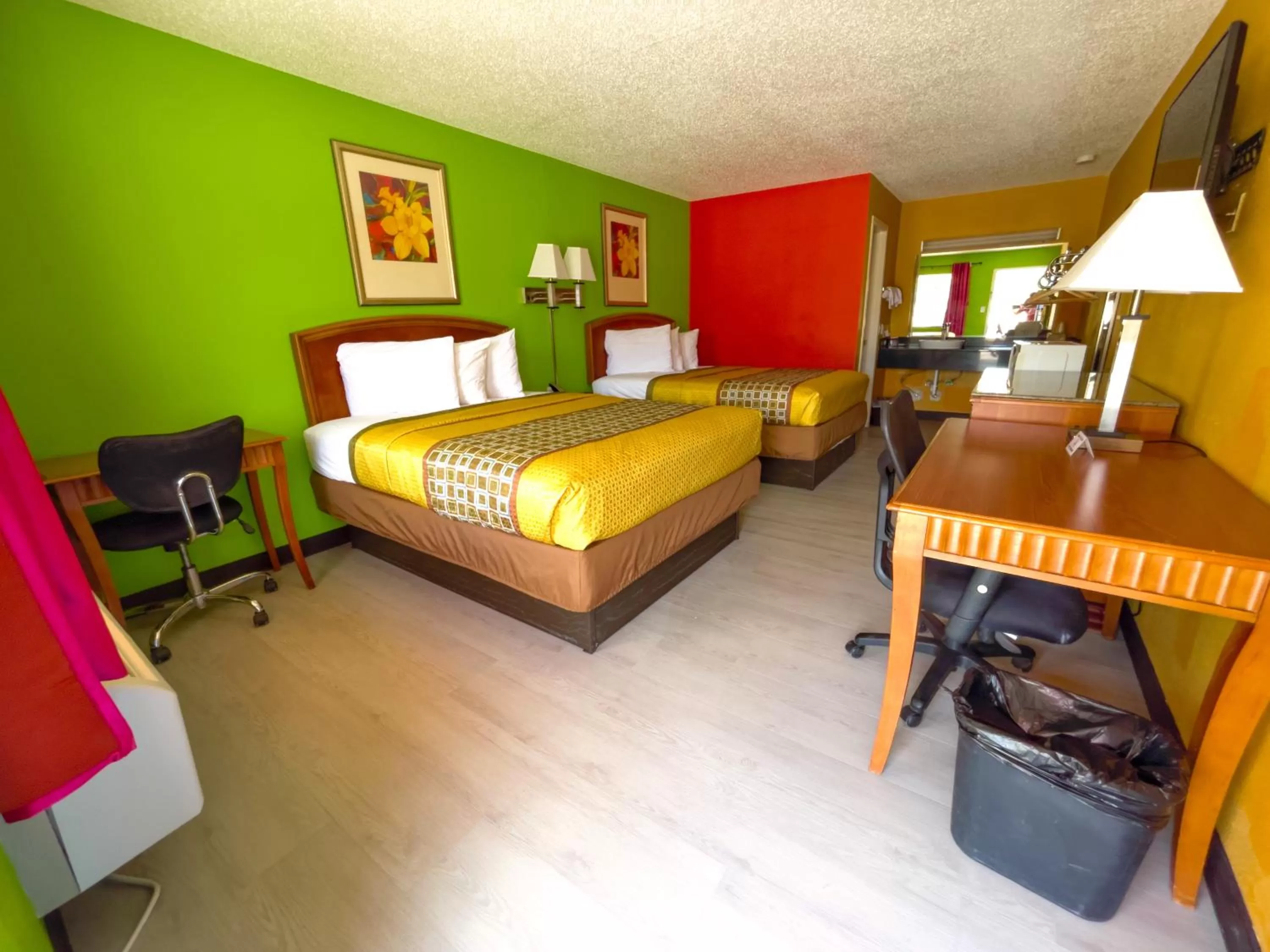 Photo of the whole room, Bed in Morning Star Inn