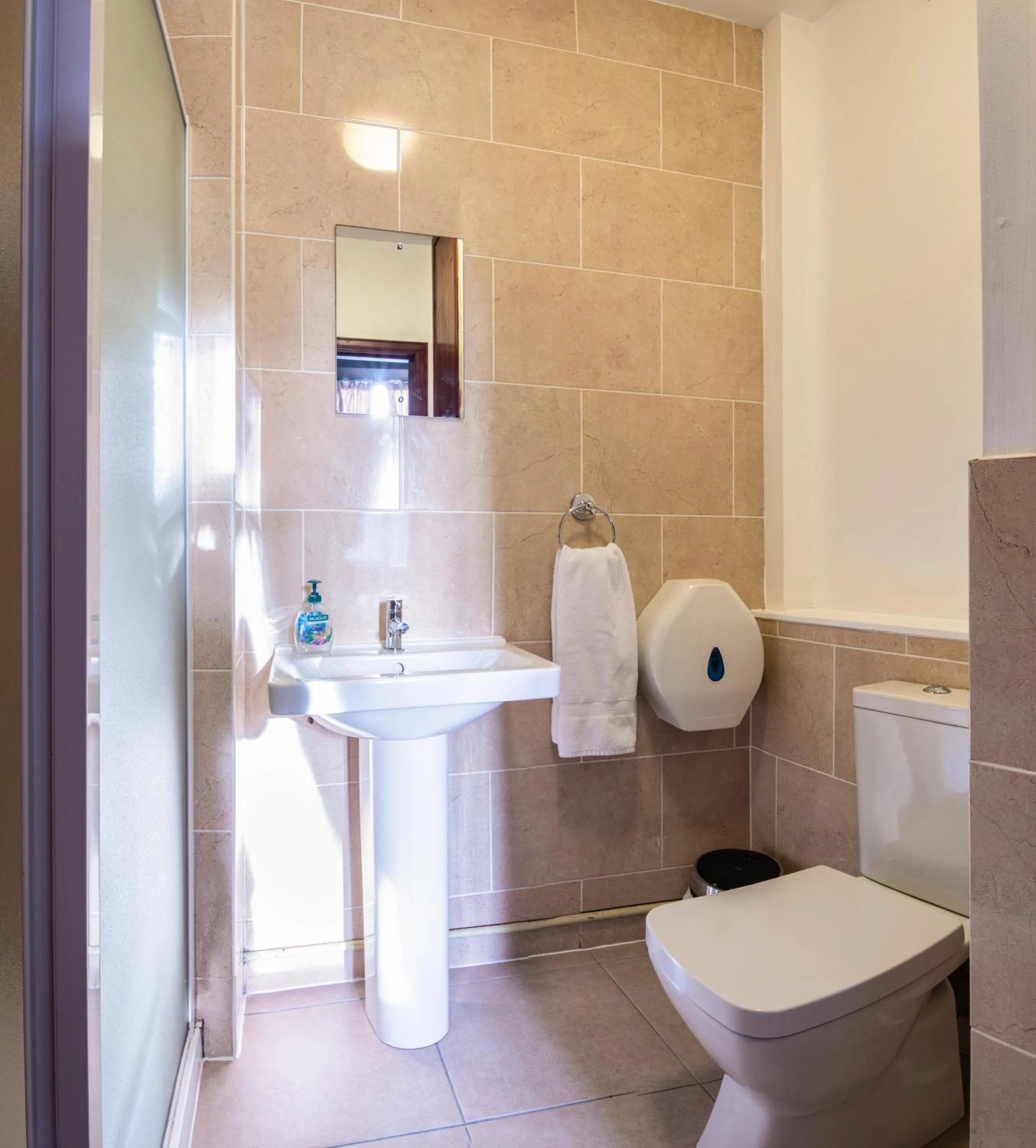 Bathroom in Bazpackers