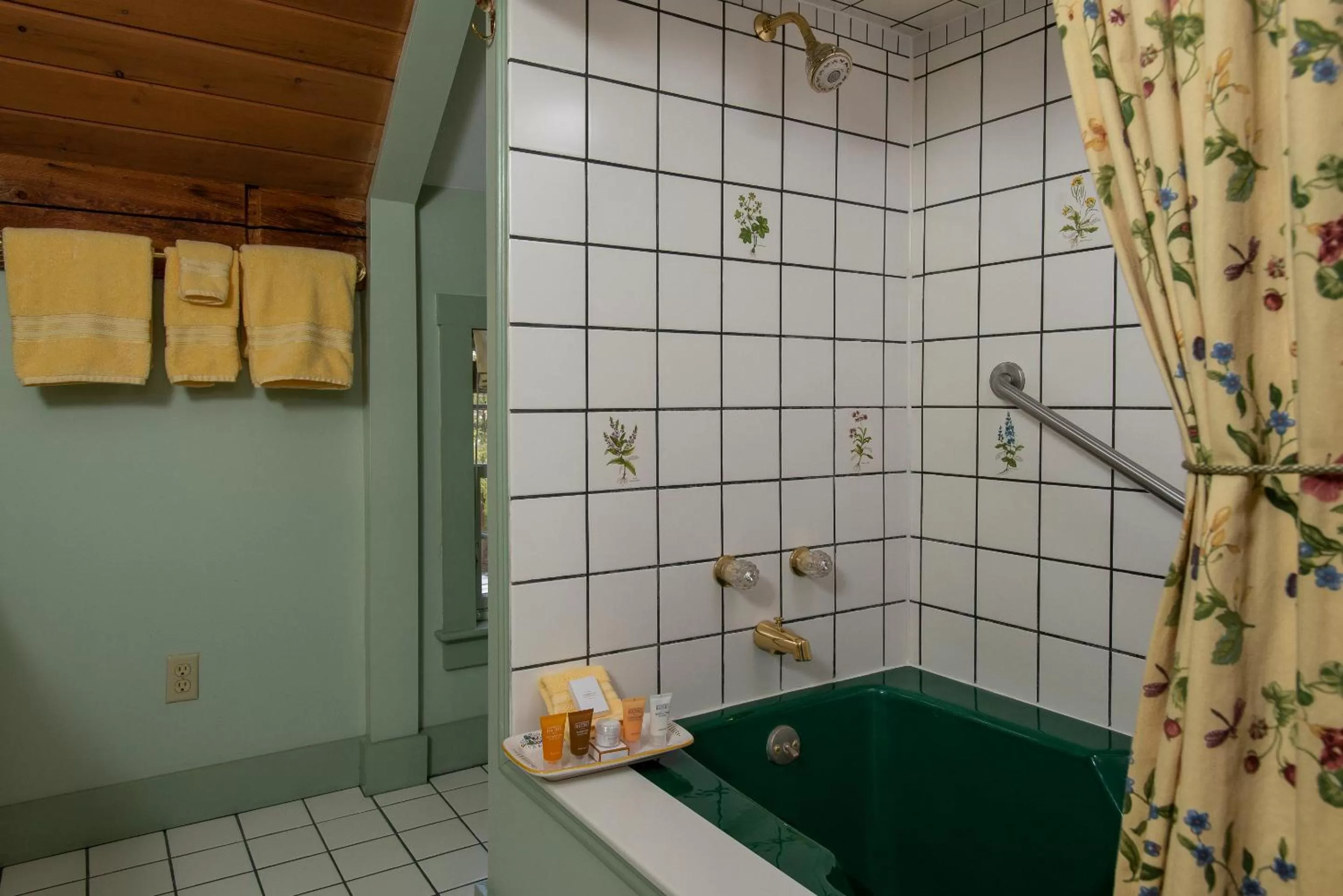 Bathroom in Camden Maine Stay Inn